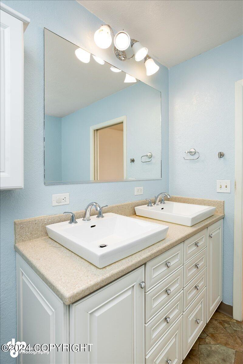 901 N Shenandoah Drive