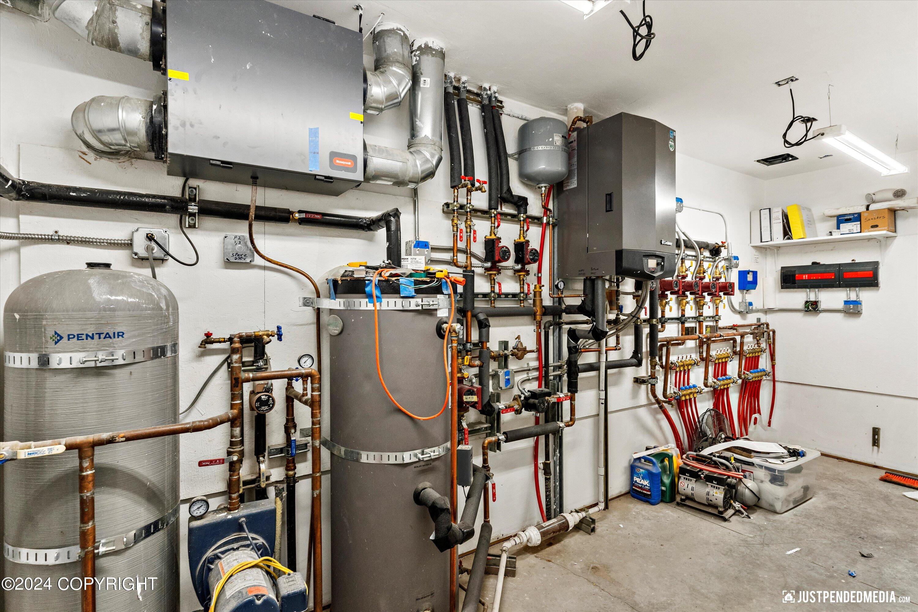 4621 E Pyrite Circle