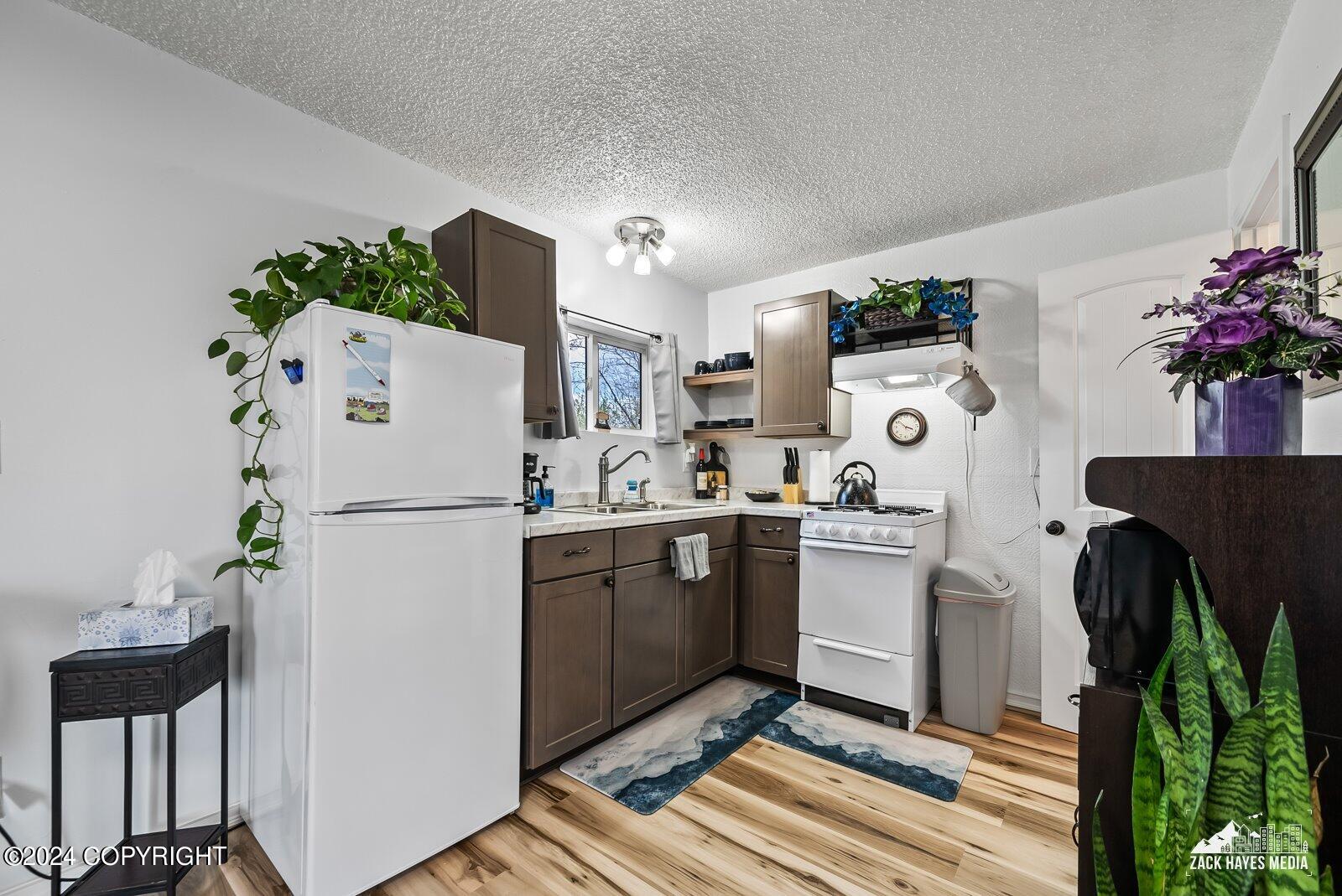 4430 Van Buren Street