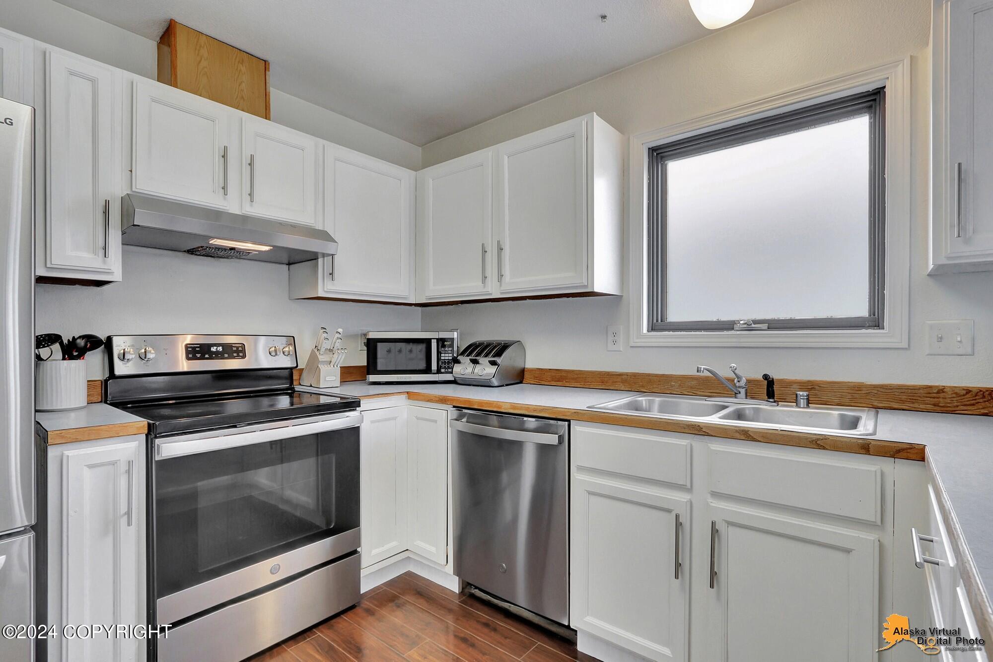 8626 Cross Pointe Loop
