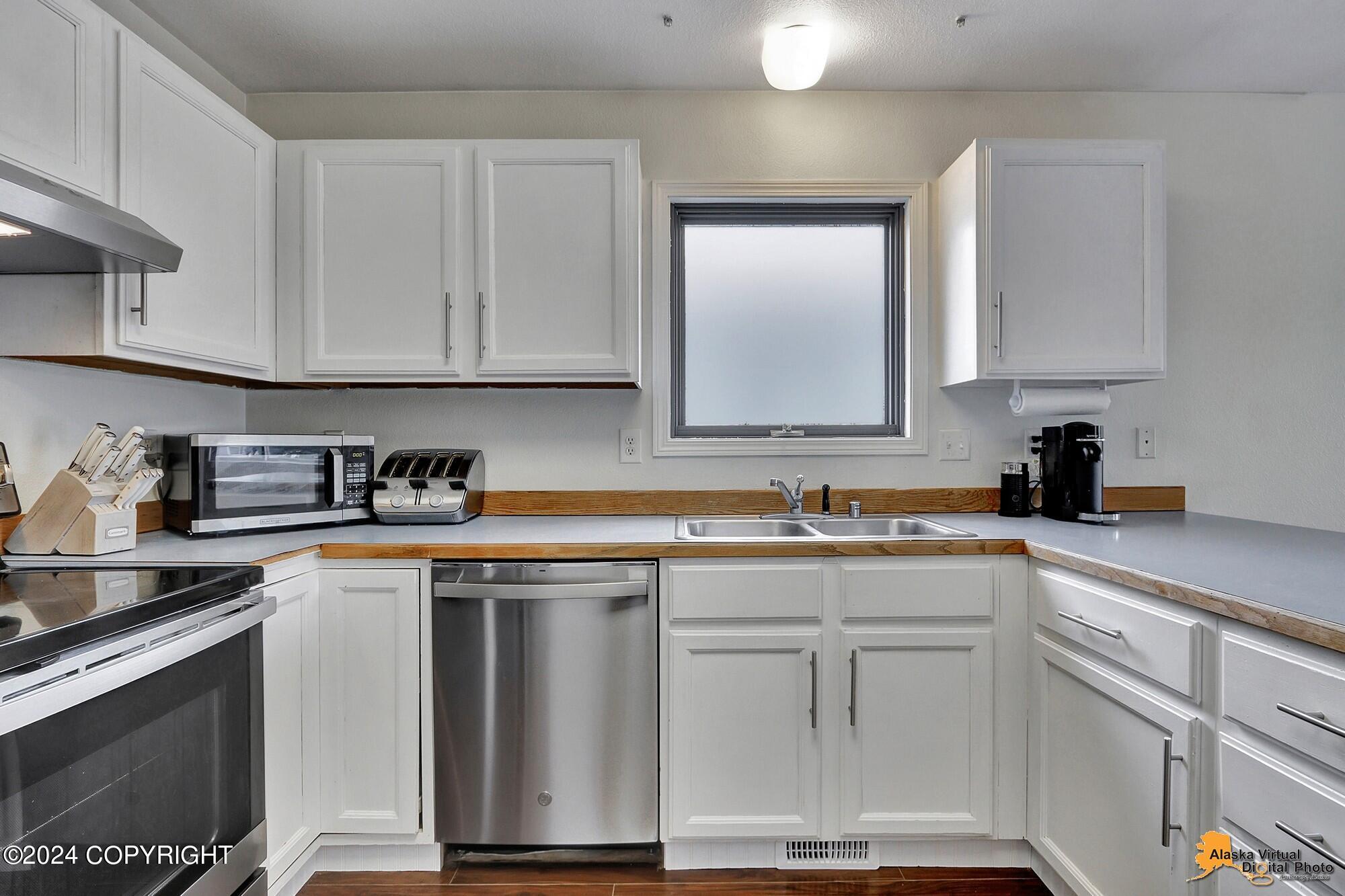 8626 Cross Pointe Loop