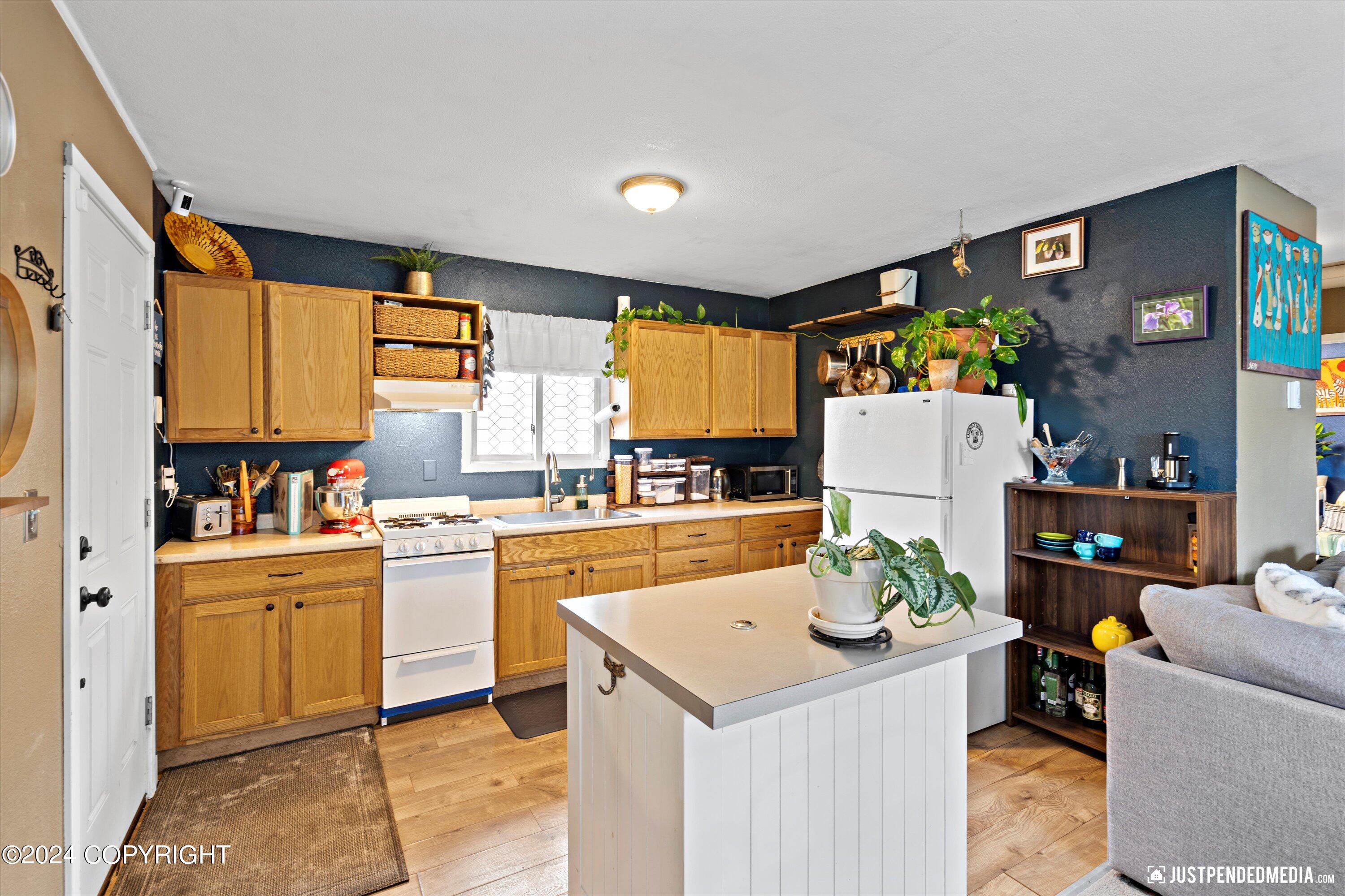 4301 Thompson Avenue