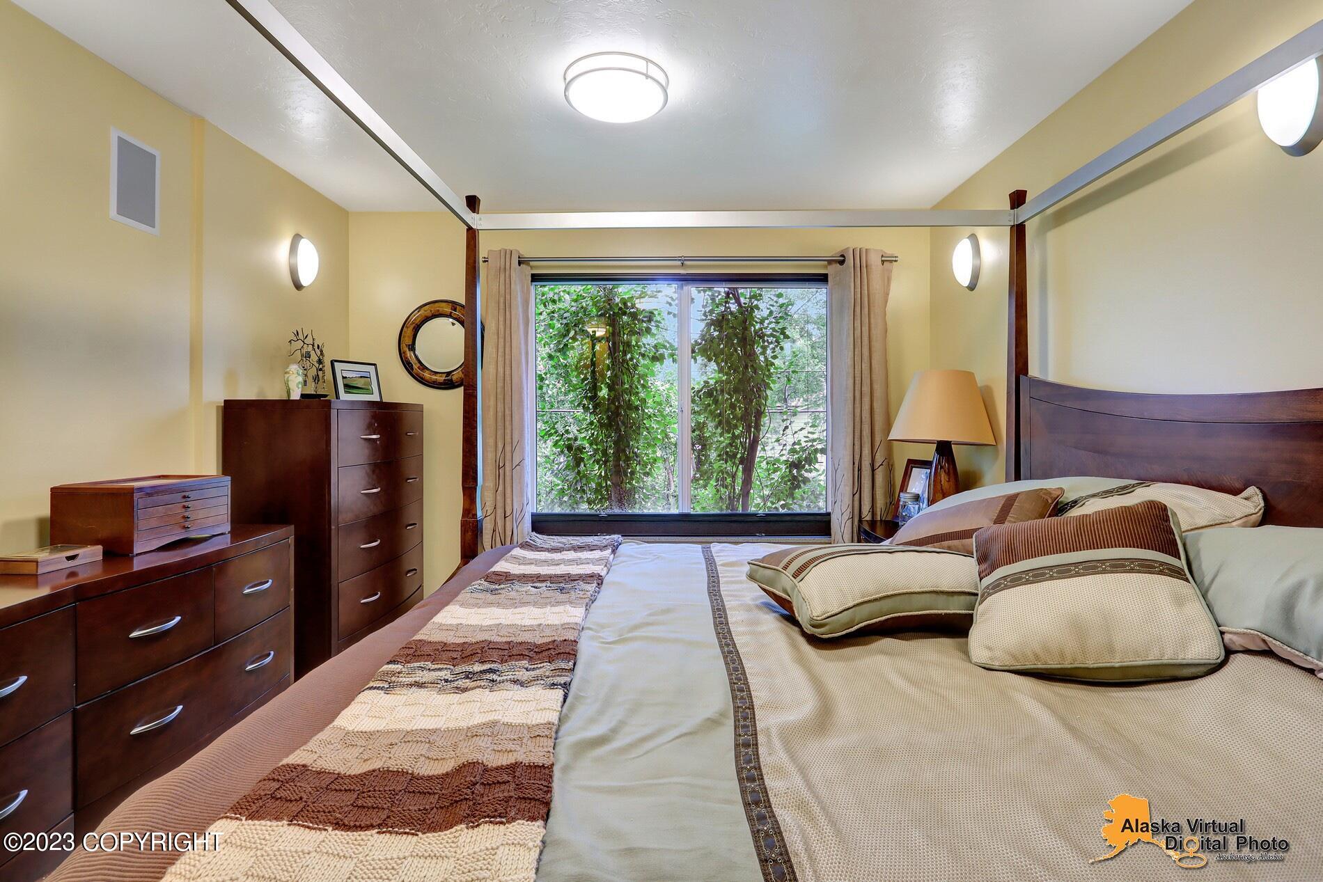 831 W 54th Avenue