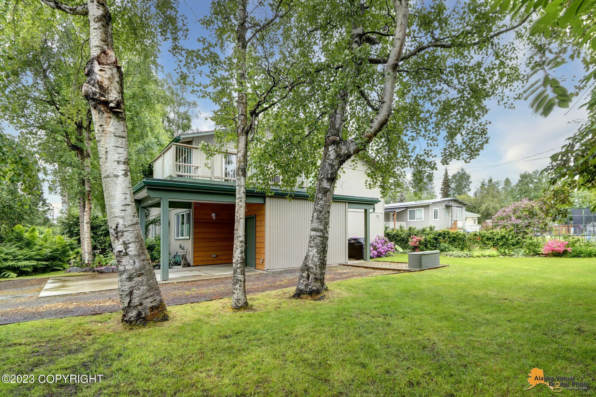 831 W 54th Avenue
