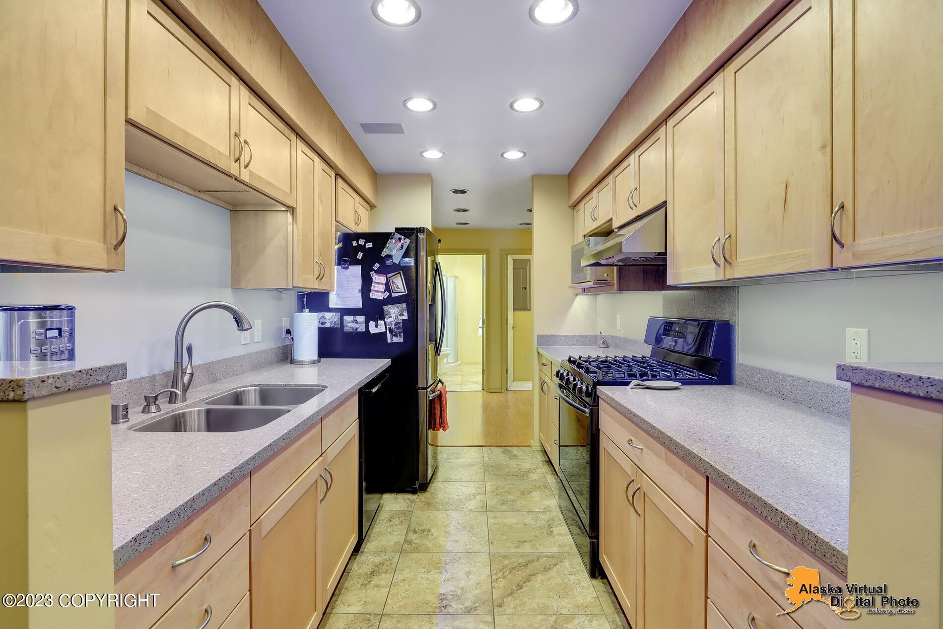 831 W 54th Avenue