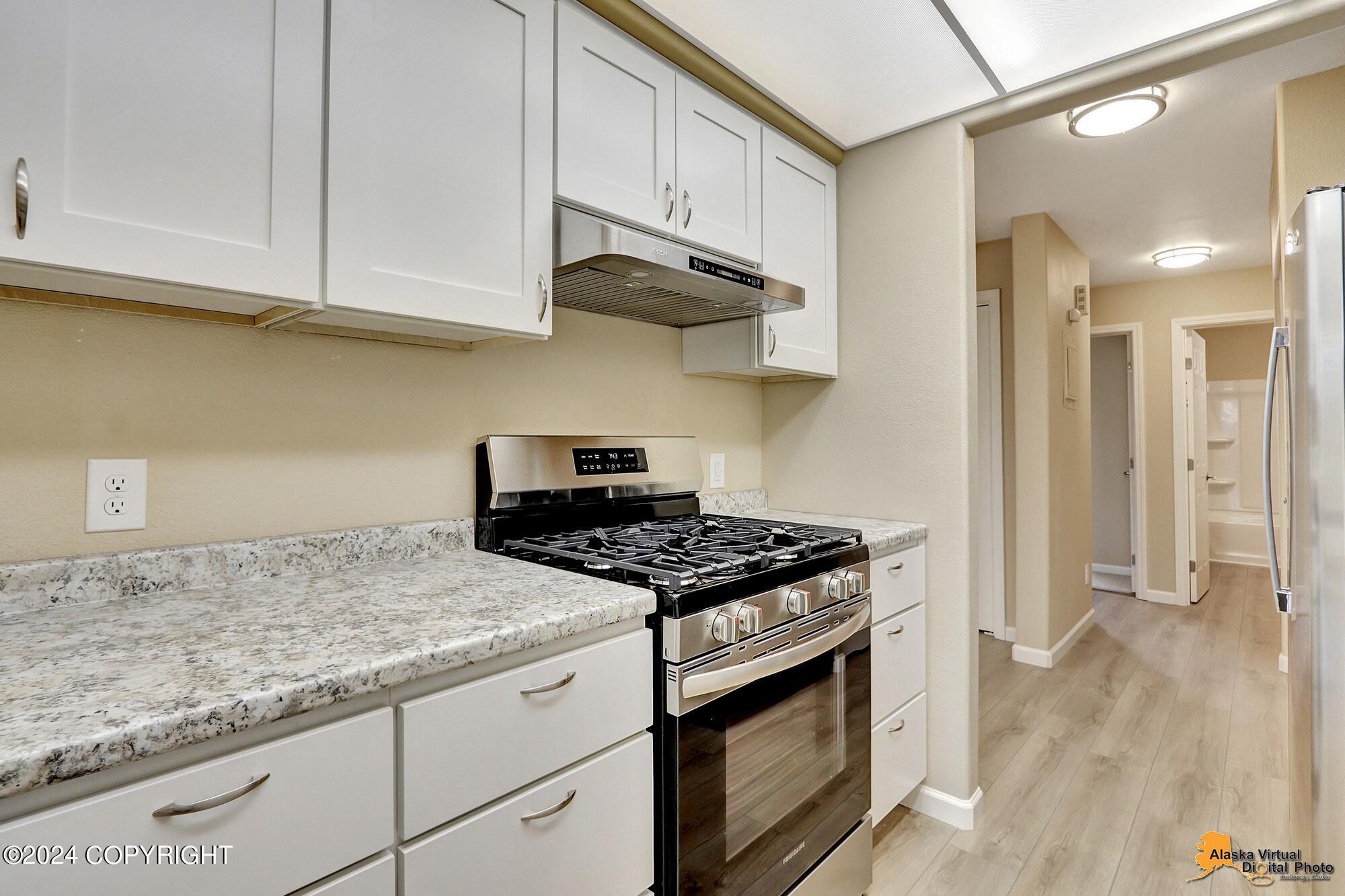 831 W 54th Avenue