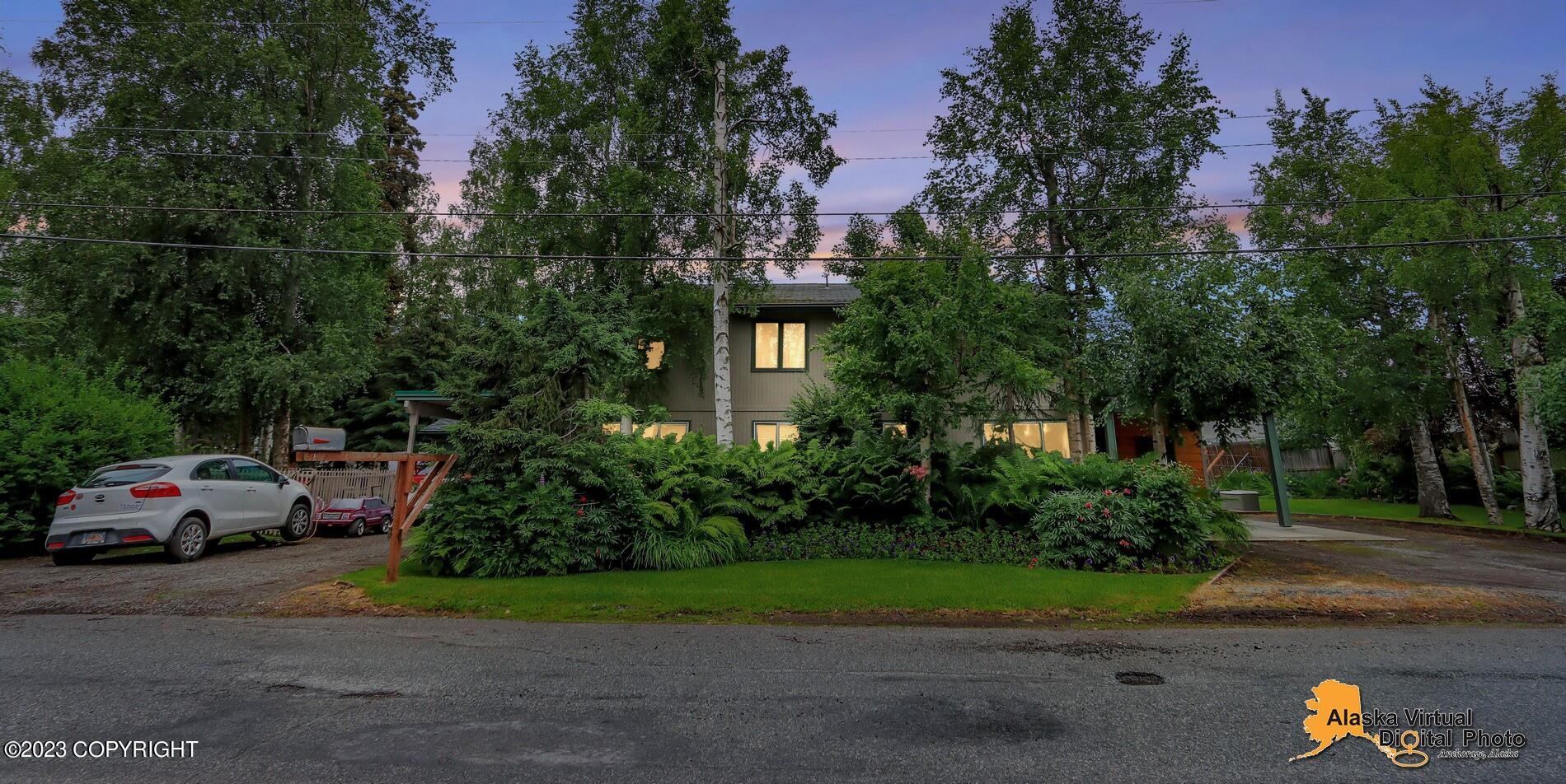 831 W 54th Avenue