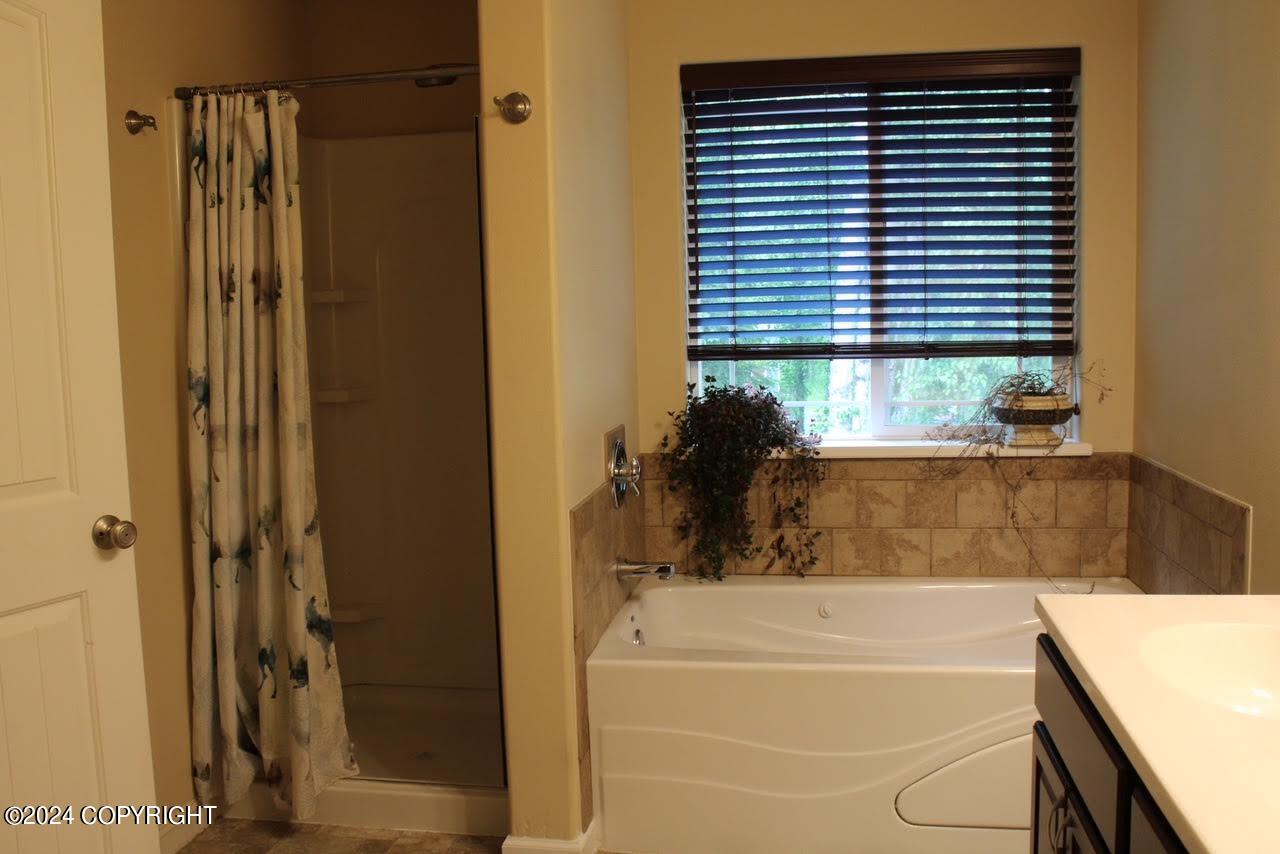 5923 E Summit Circle