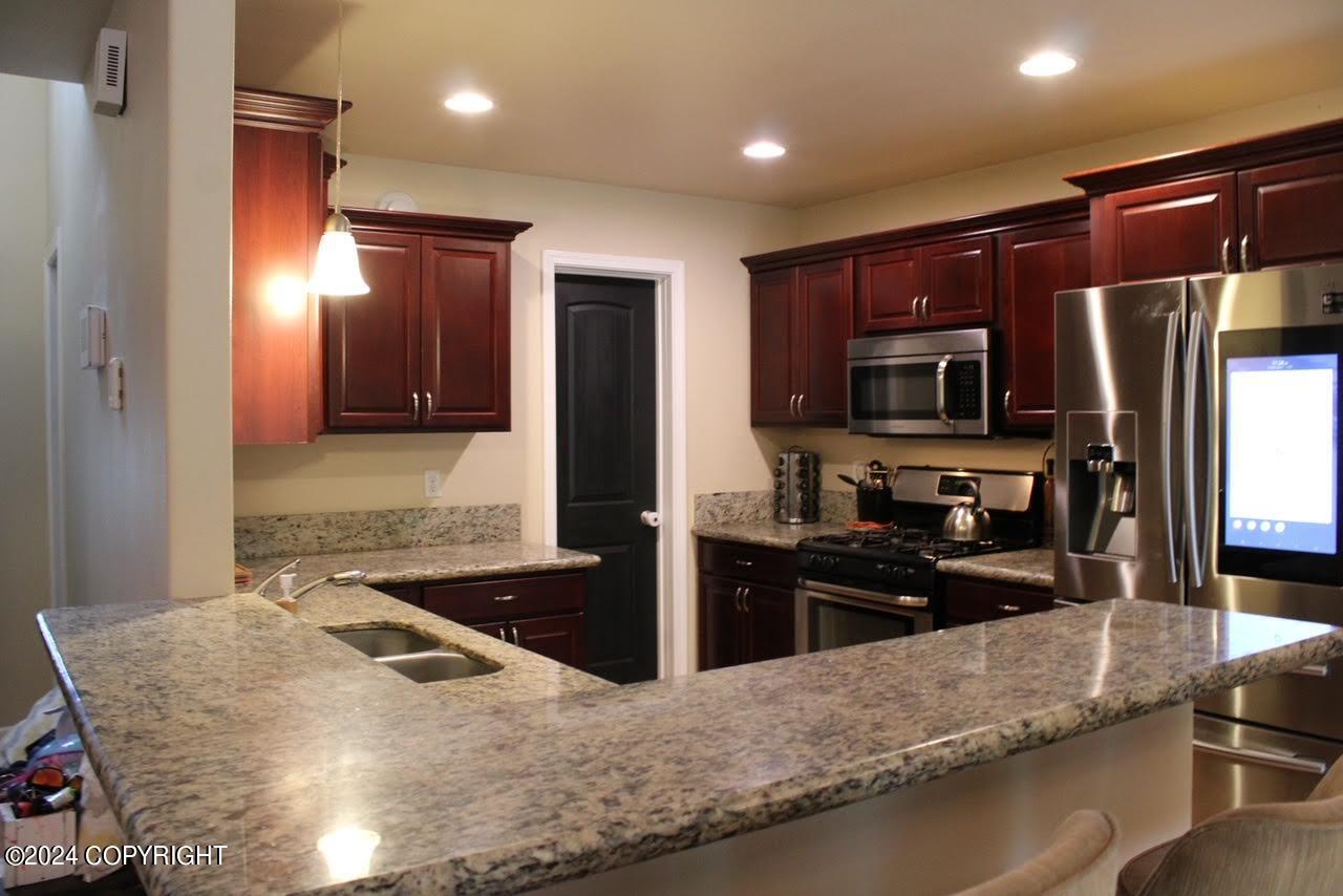 5923 E Summit Circle