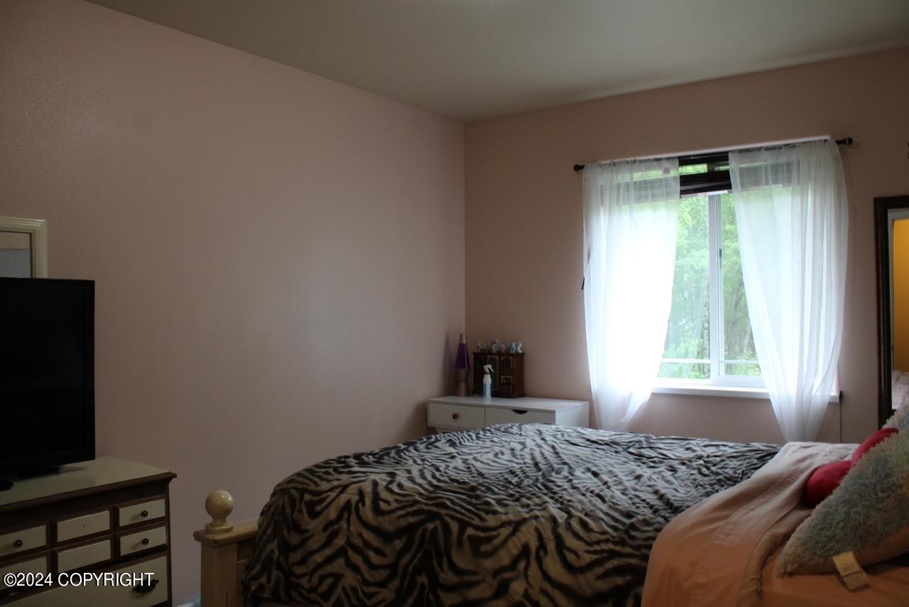 5923 E Summit Circle