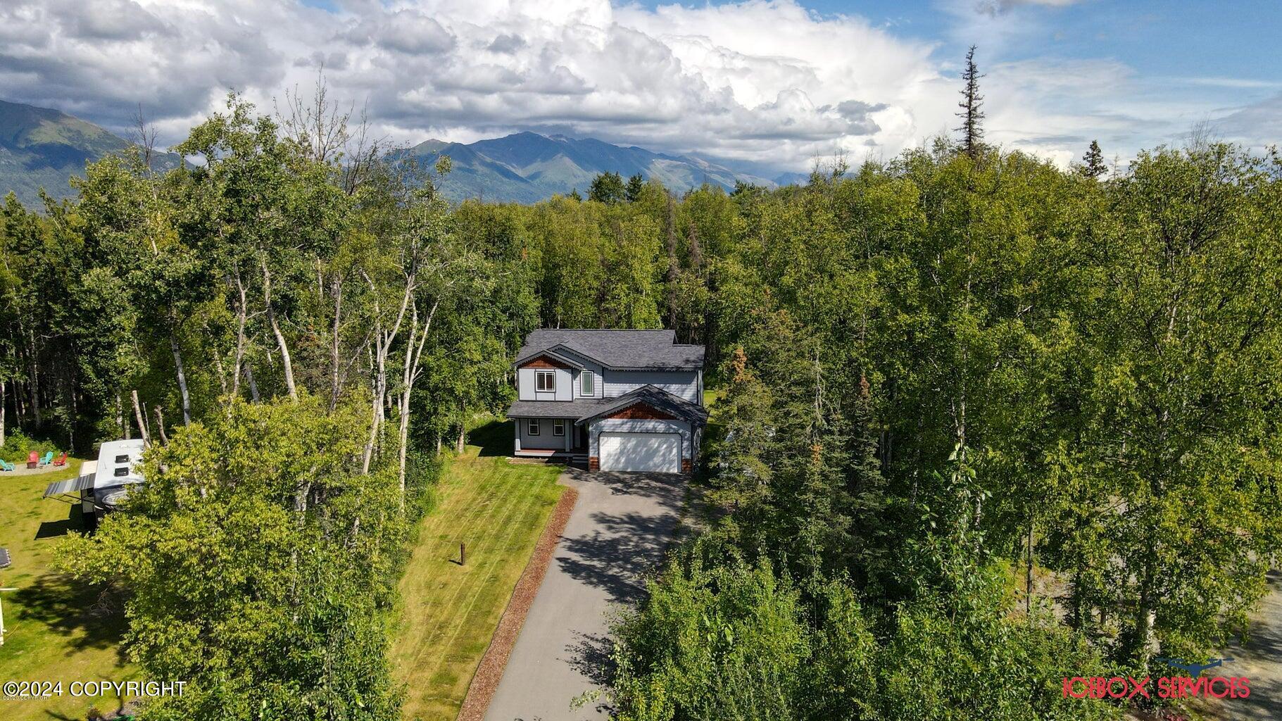 5923 E Summit Circle