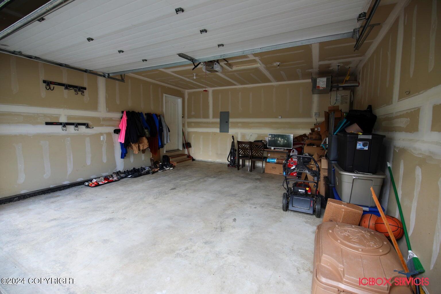 5923 E Summit Circle