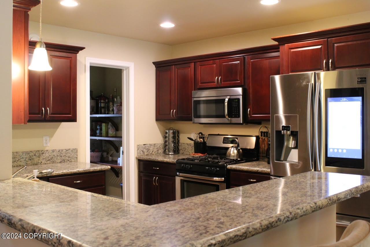 5923 E Summit Circle