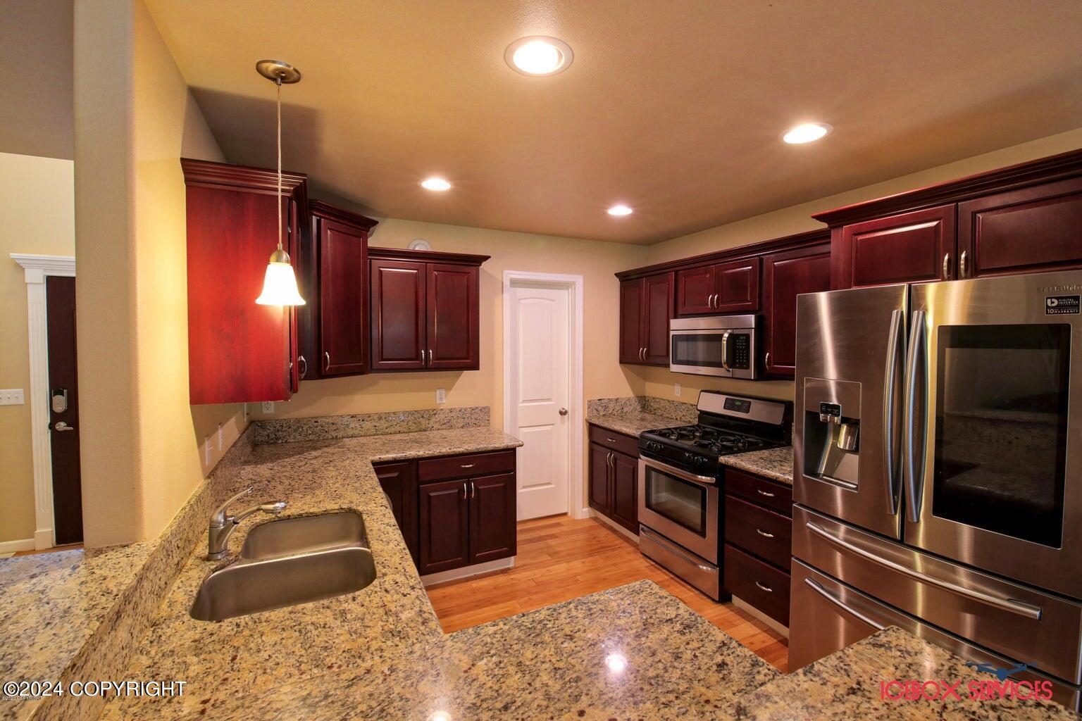 5923 E Summit Circle