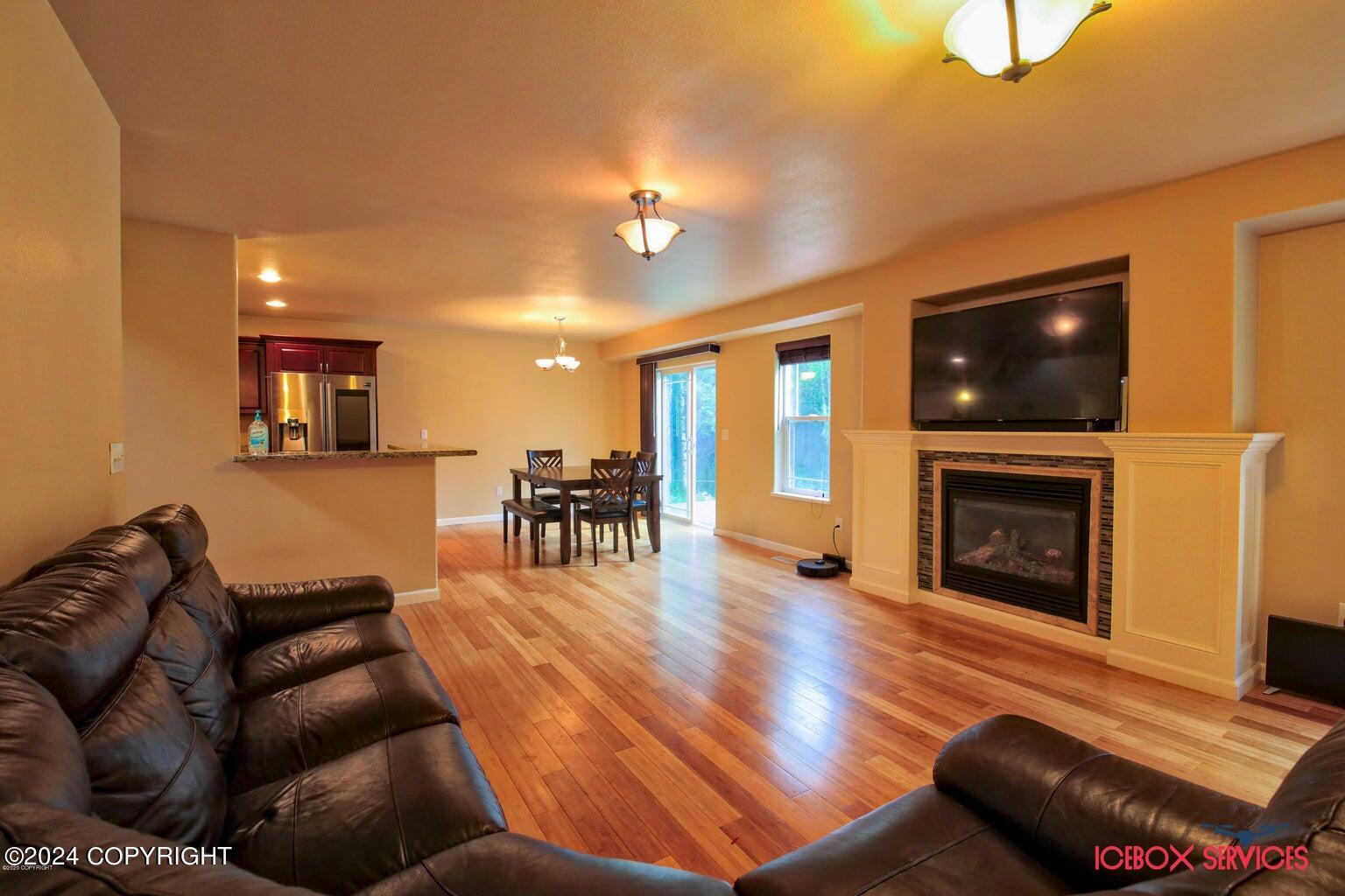 5923 E Summit Circle