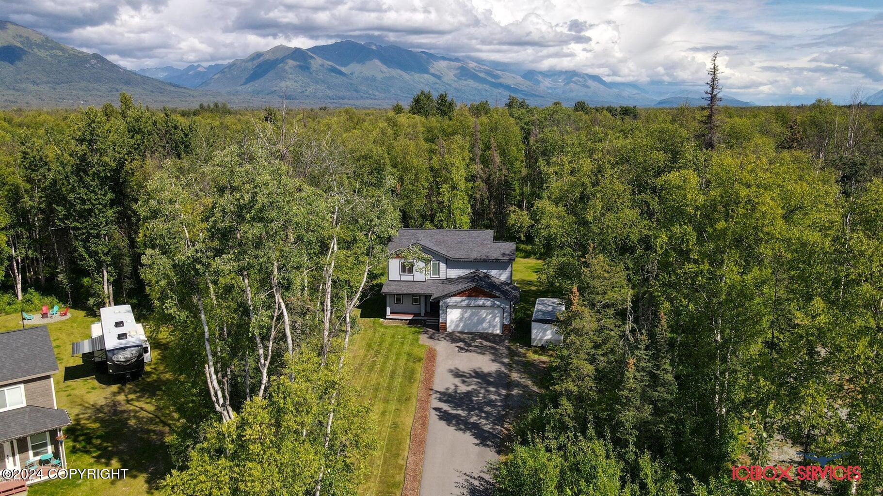 5923 E Summit Circle