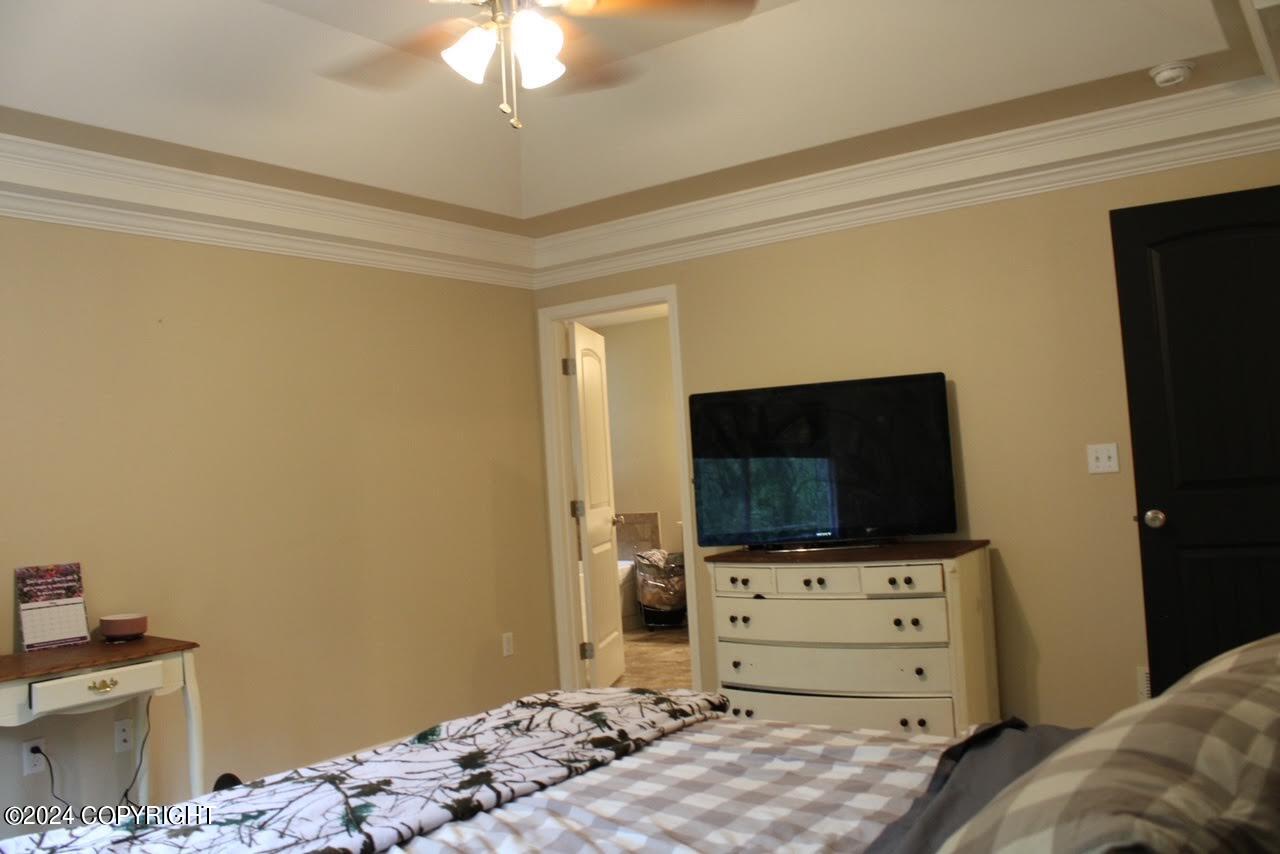 5923 E Summit Circle