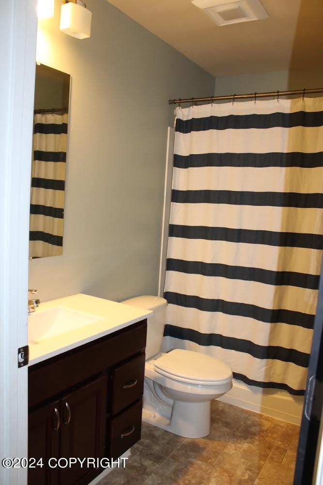 5923 E Summit Circle