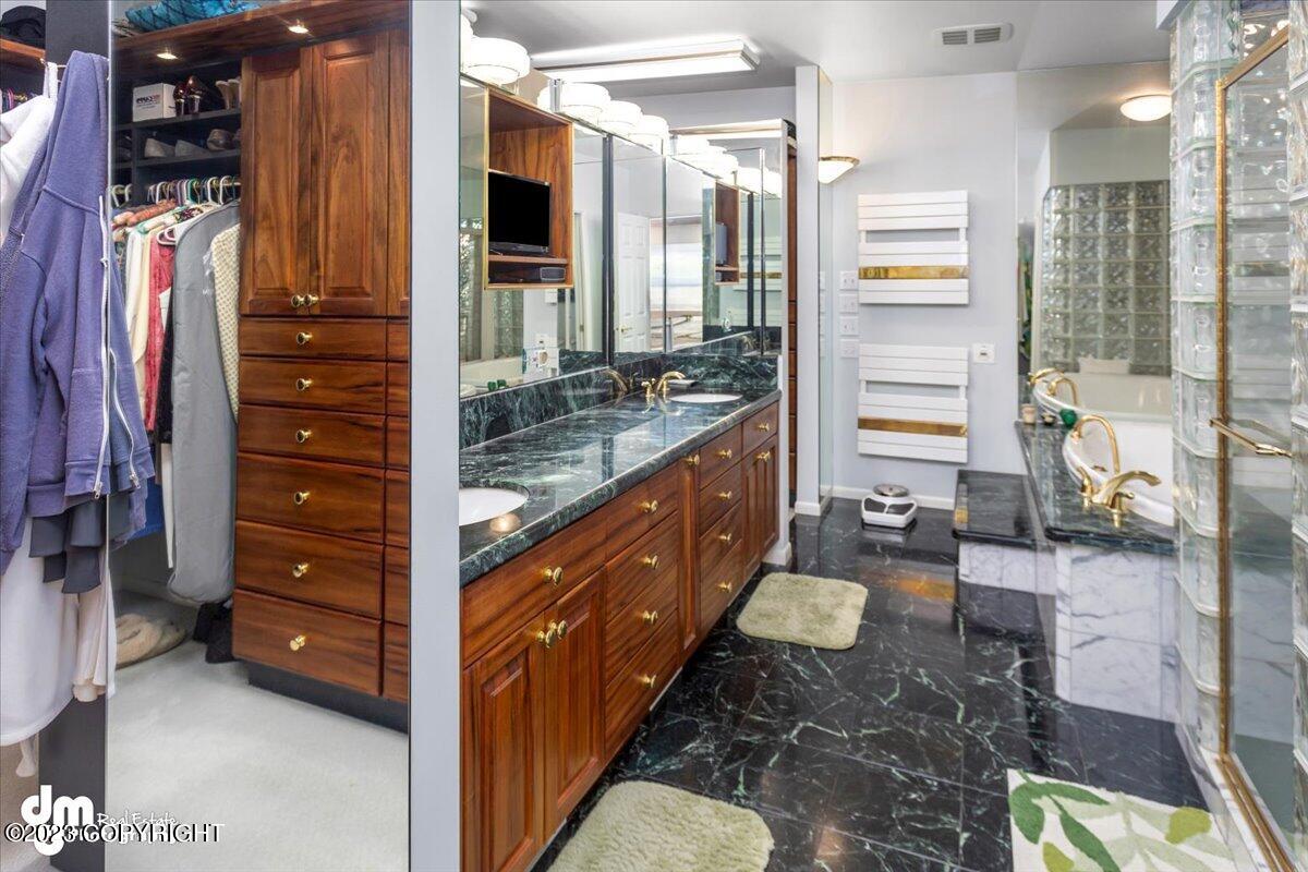 6222 W Dimond Boulevard