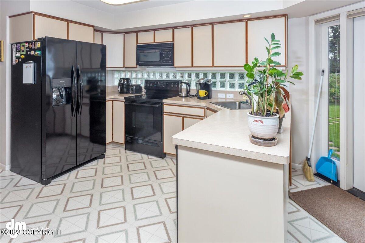 6222 W Dimond Boulevard