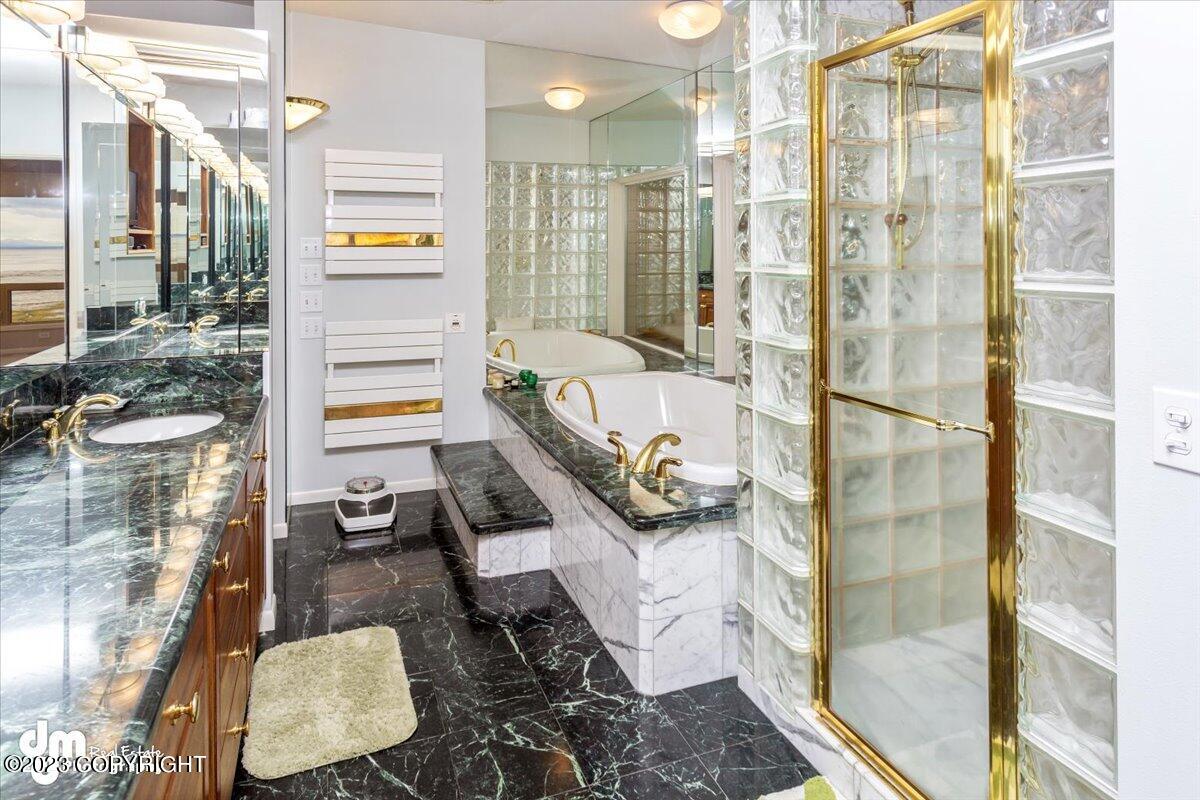 6222 W Dimond Boulevard