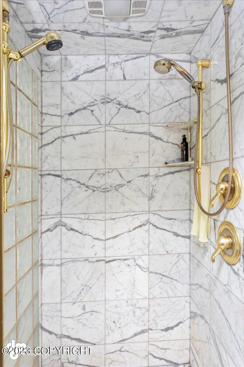 6222 W Dimond Boulevard