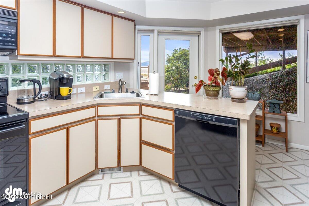 6222 W Dimond Boulevard