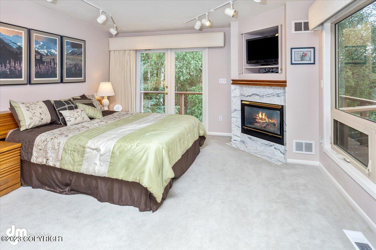 6222 W Dimond Boulevard