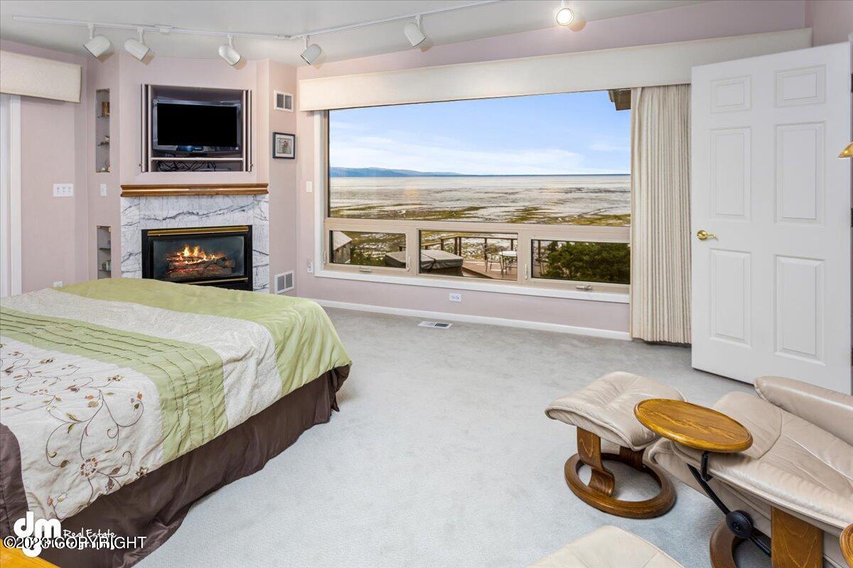 6222 W Dimond Boulevard