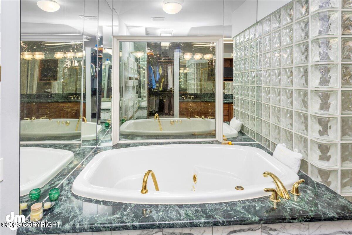 6222 W Dimond Boulevard