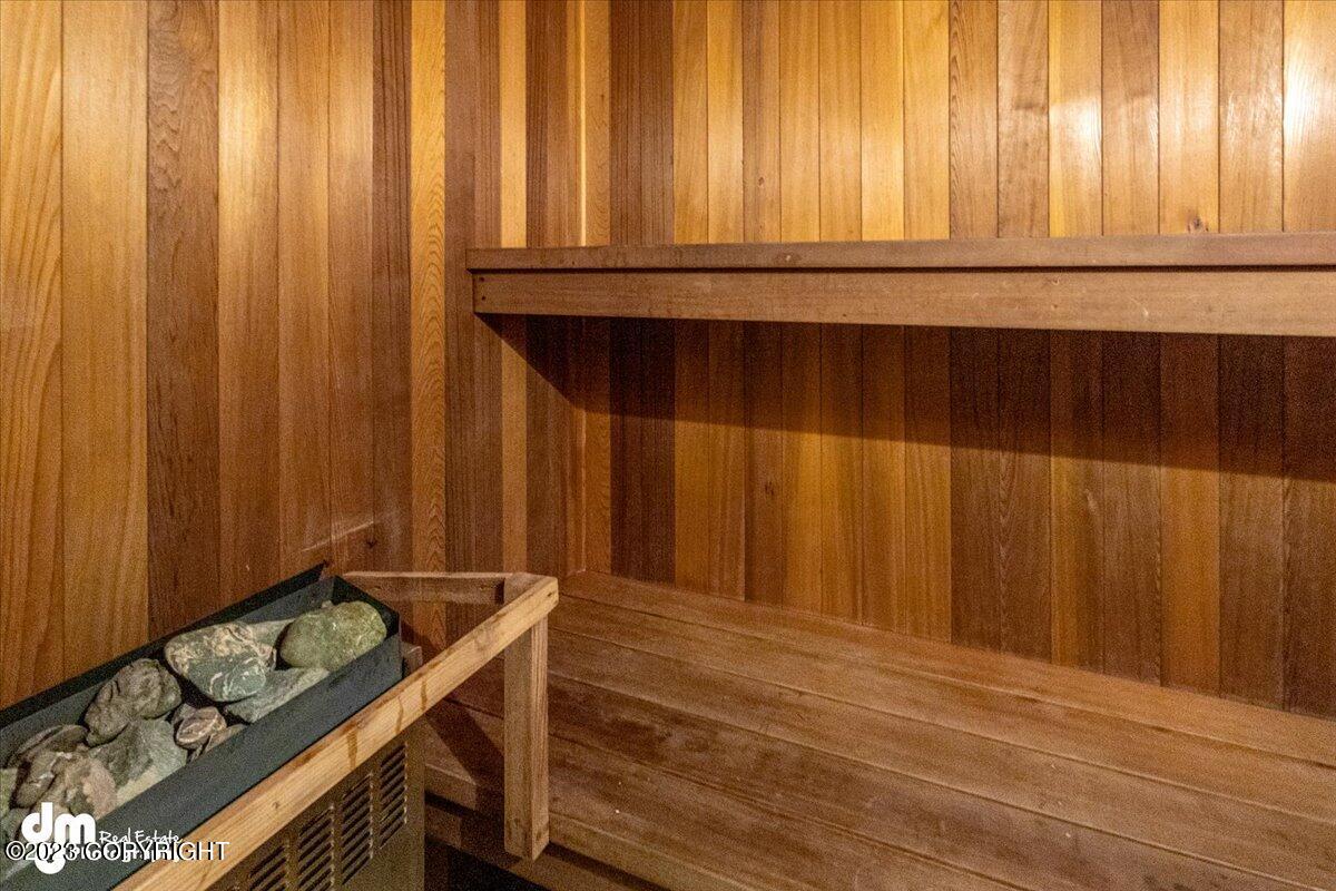 6222 W Dimond Boulevard