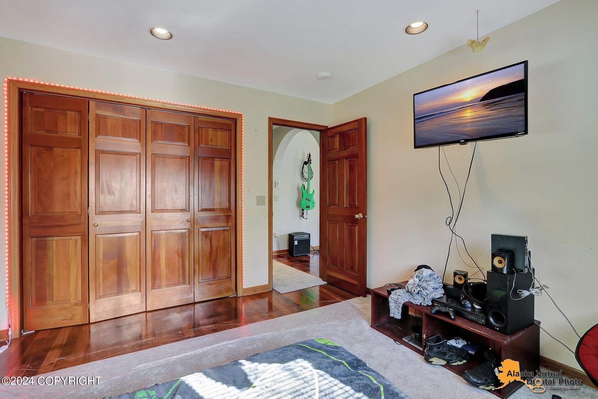 19444 Beverly Avenue