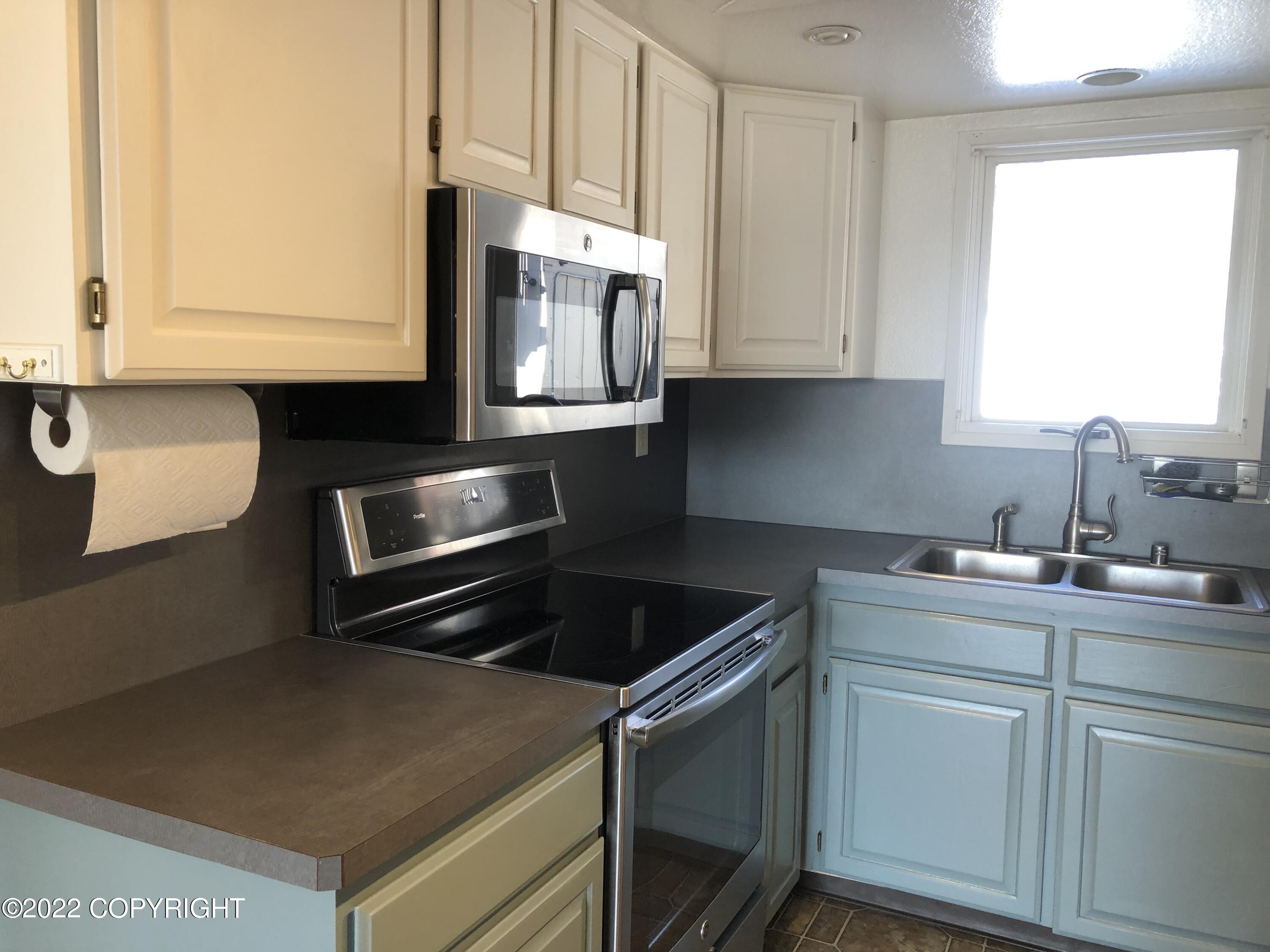 754 W 16th Avenue # 8 Unit: #8