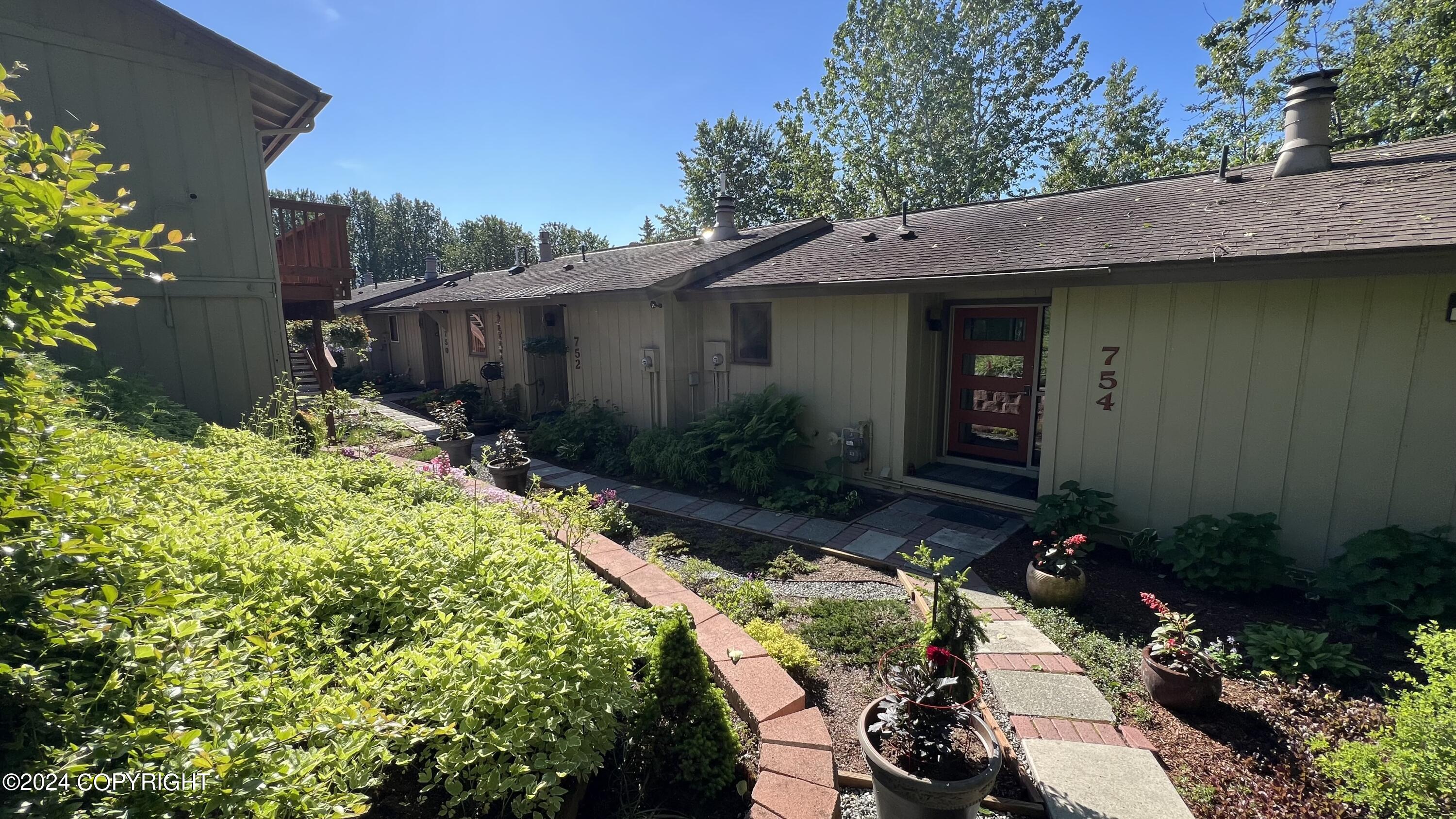 754 W 16th Avenue # 8 Unit: #8