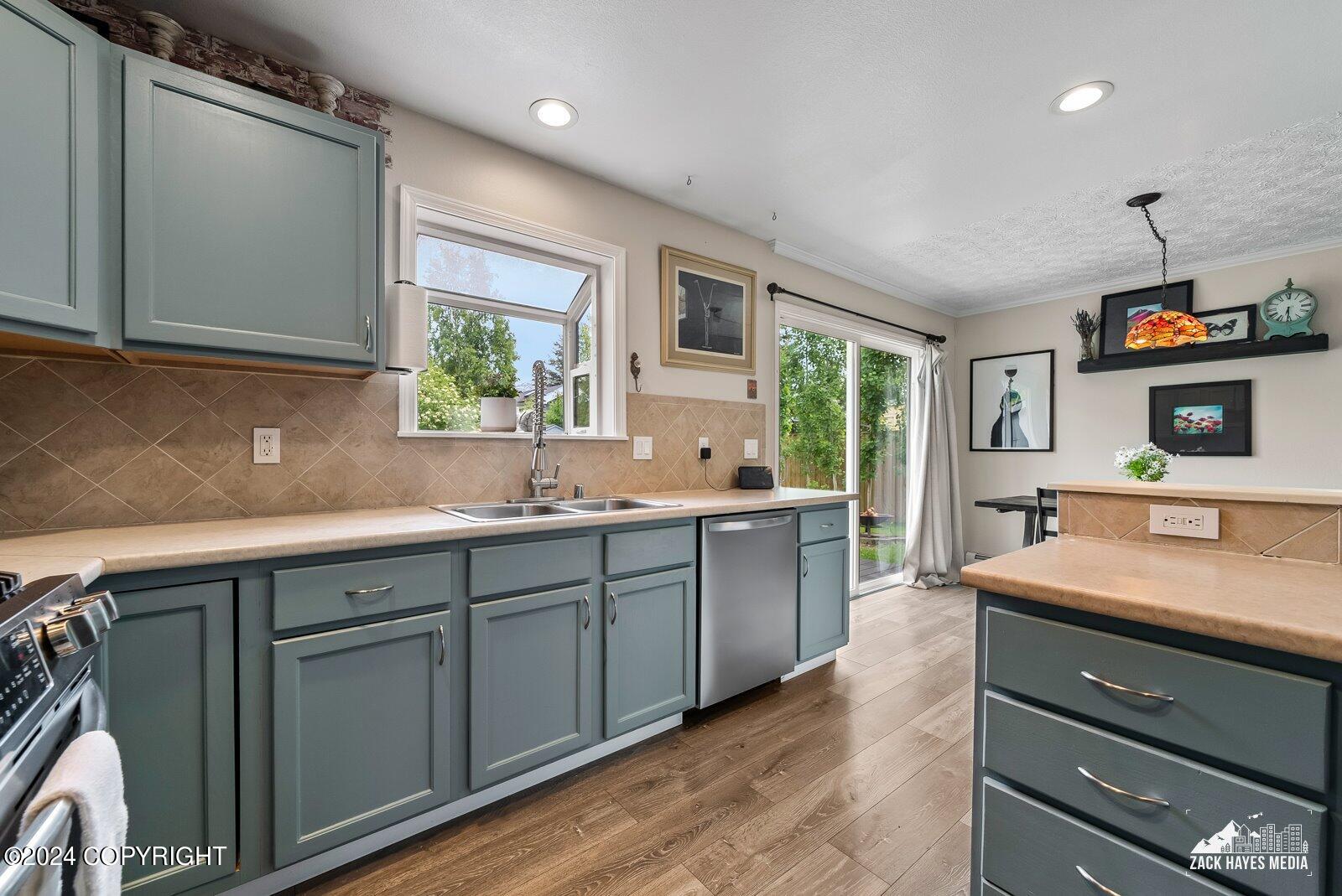 1911 E View Drive