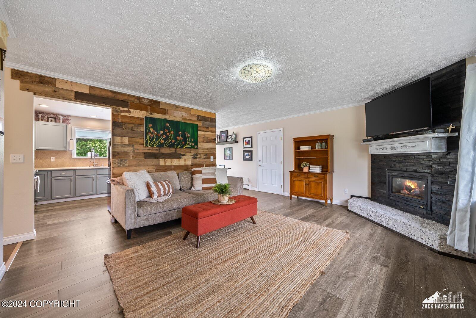 1911 E View Drive