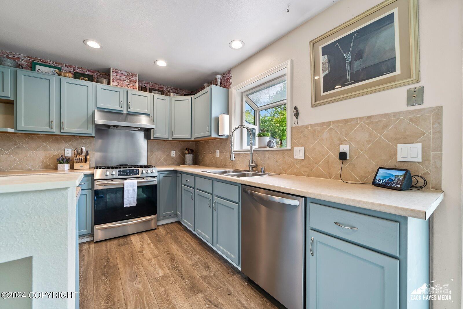 1911 E View Drive