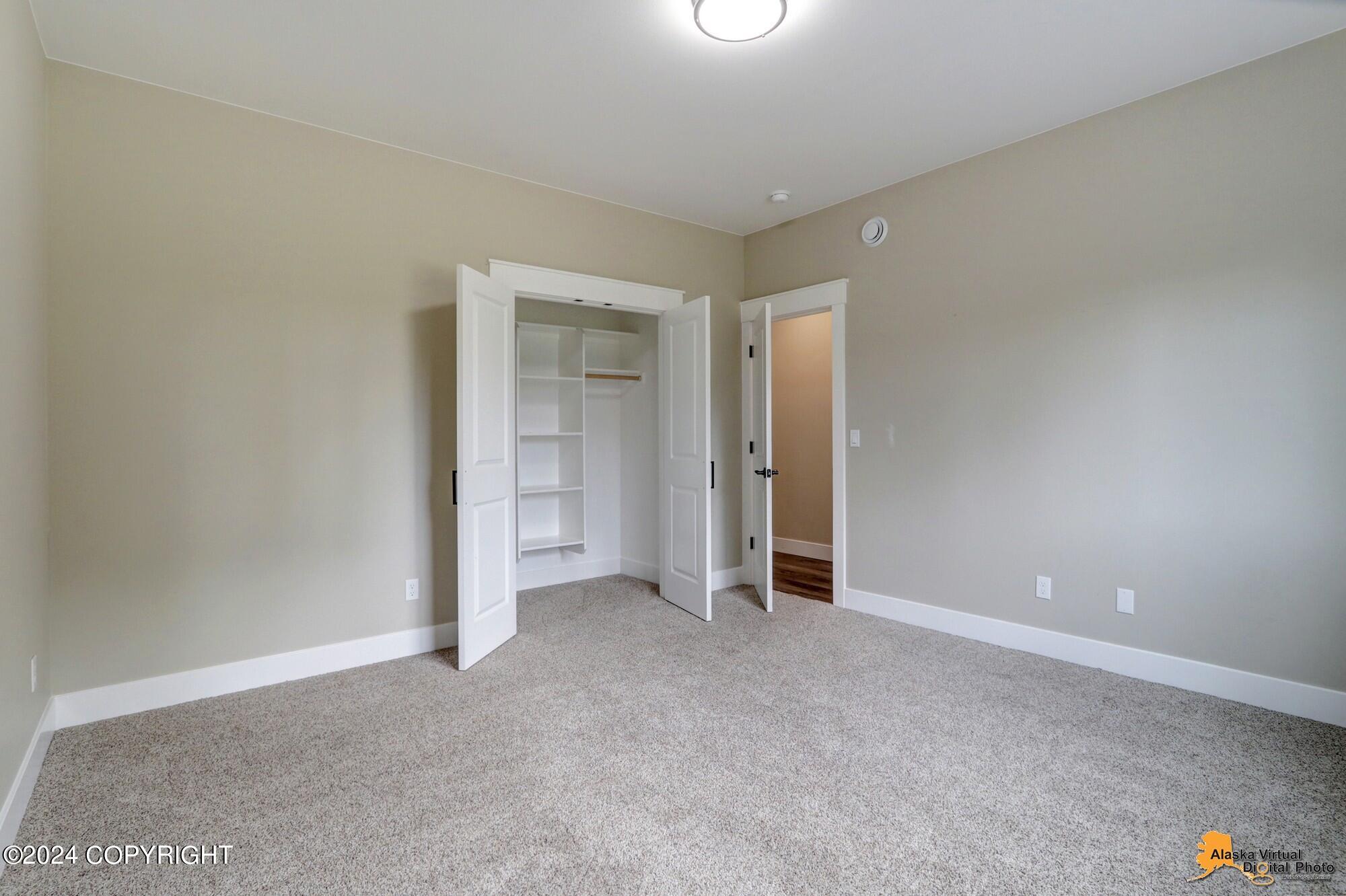 6623 W Creeksedge Drive