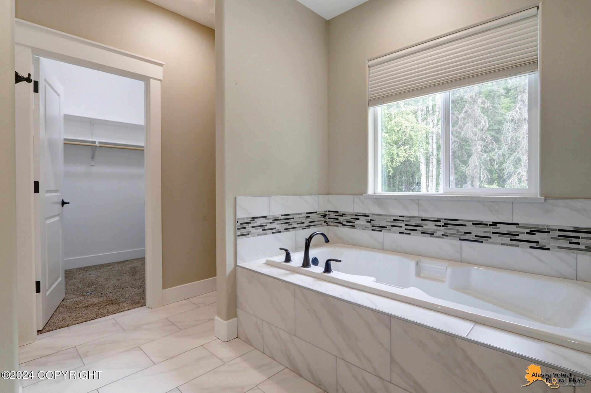 6623 W Creeksedge Drive