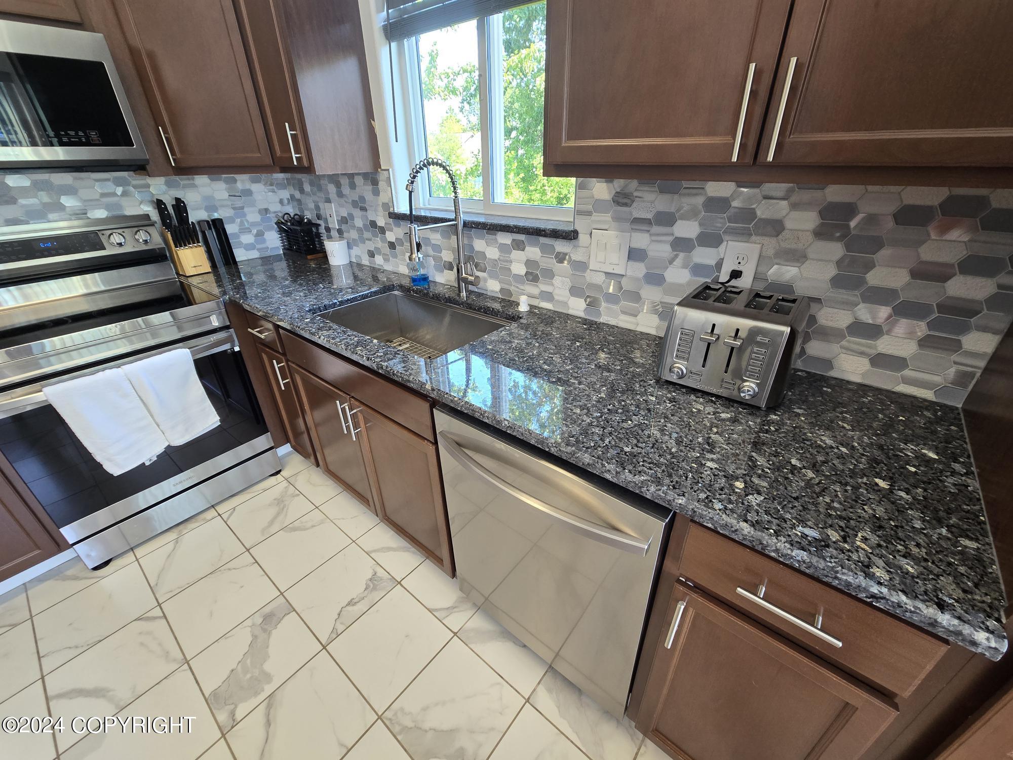 4241 Lakeridge Circle