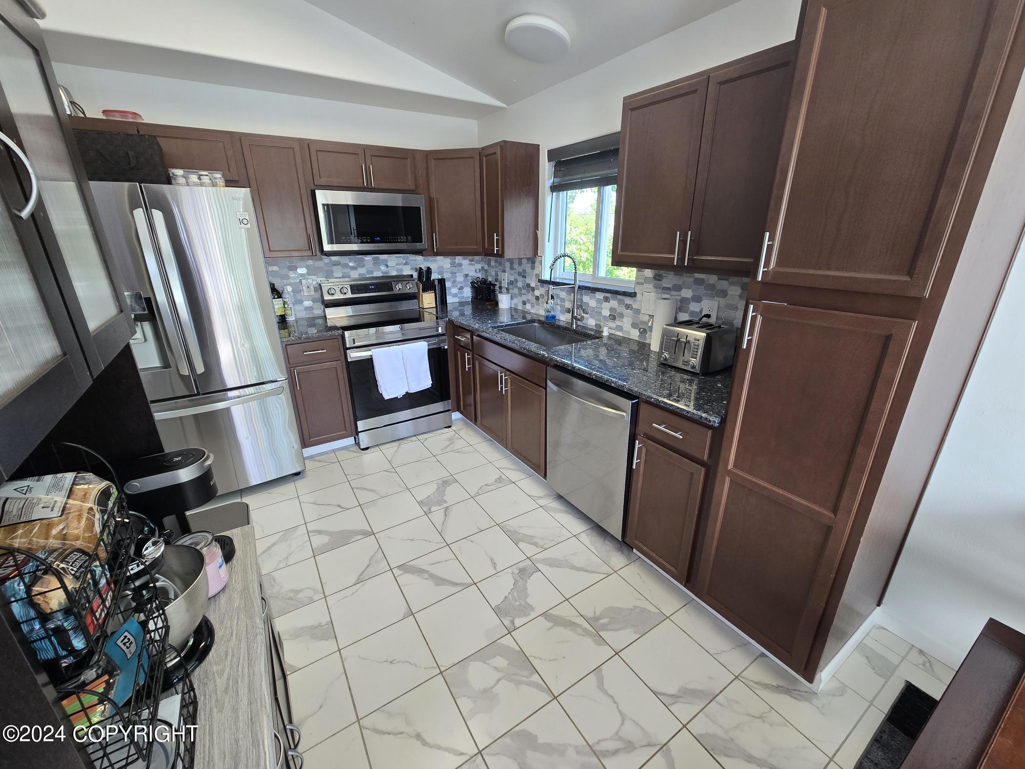 4241 Lakeridge Circle