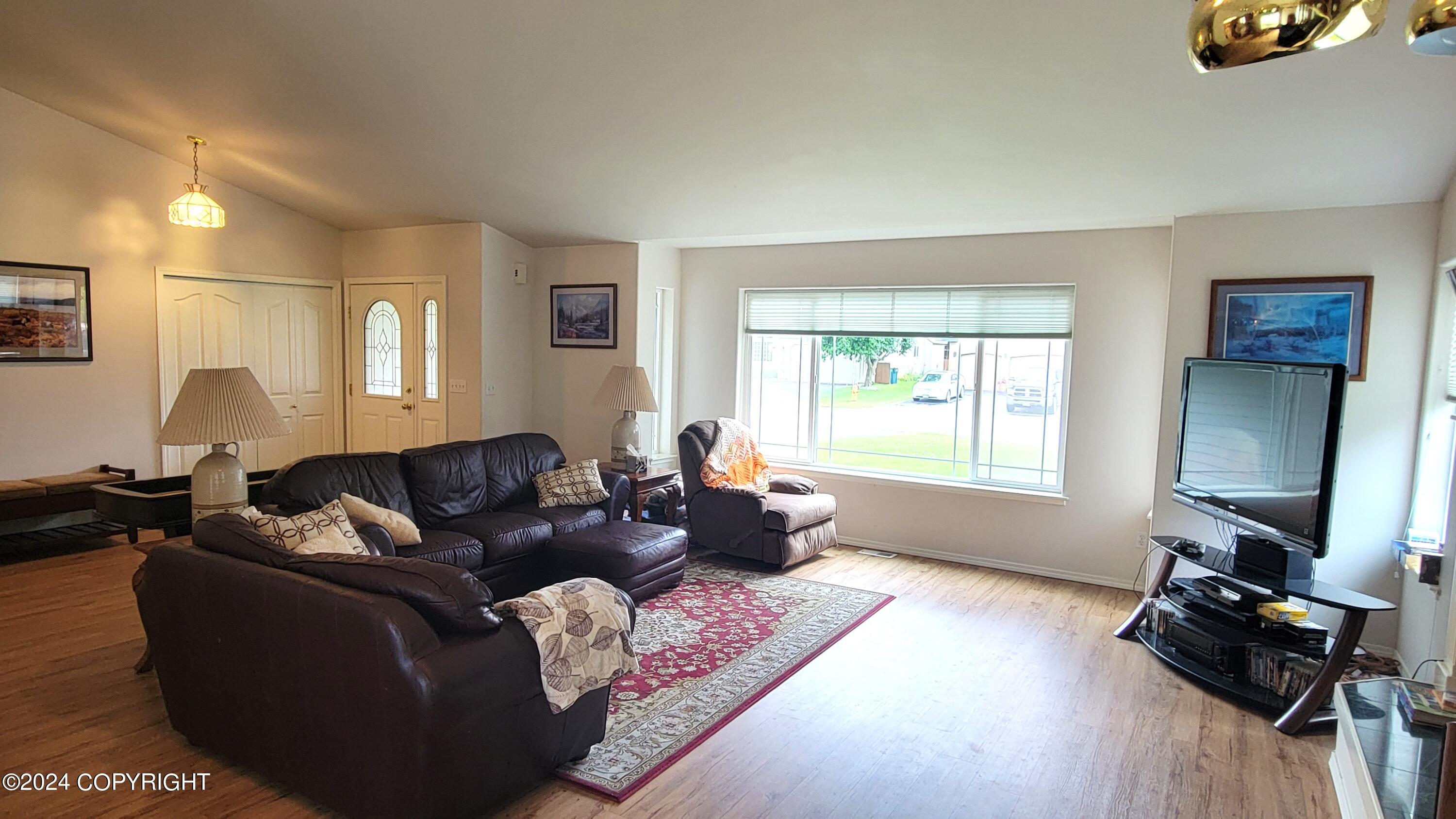 1947 Dolly Varden Circle