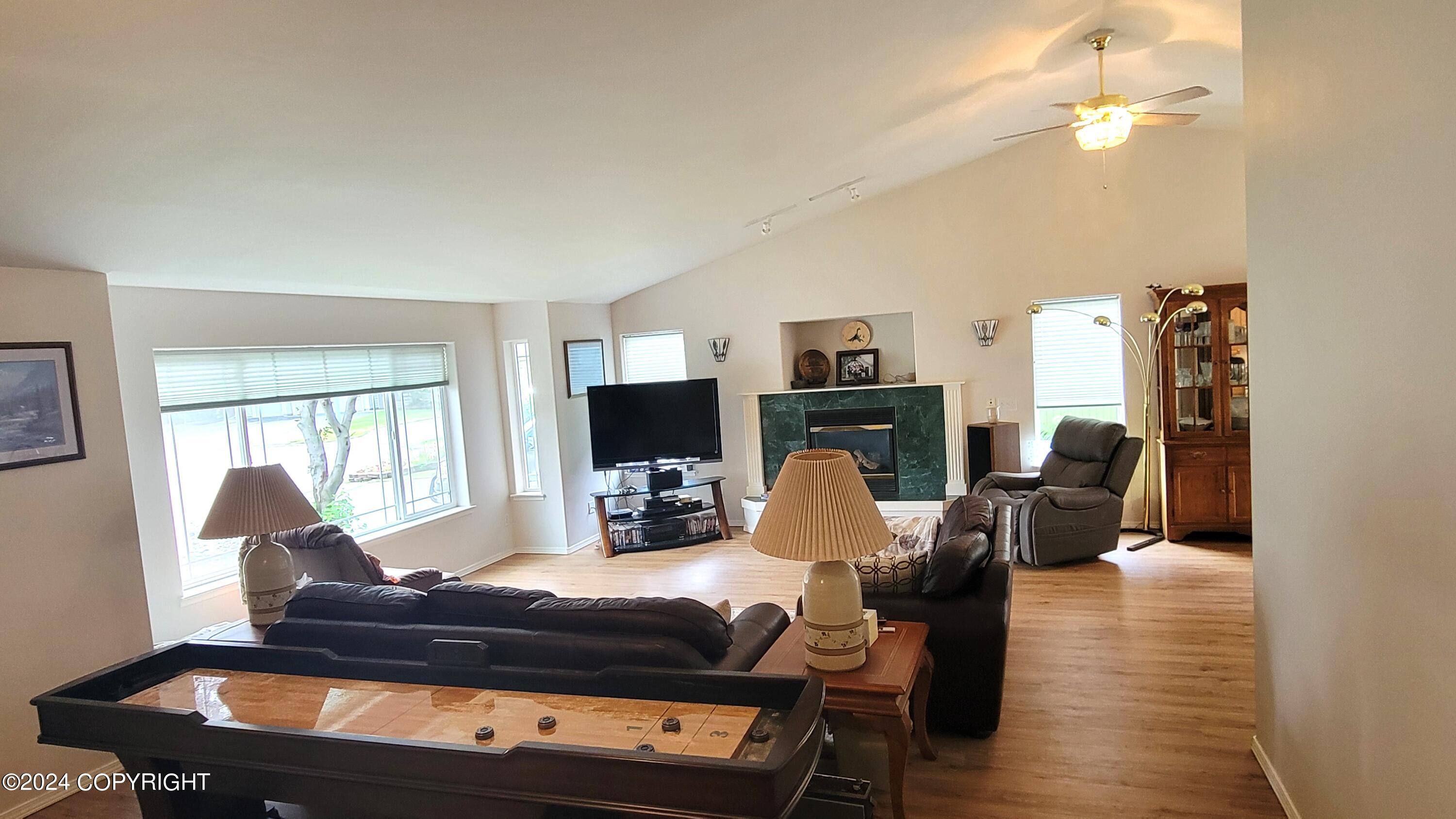 1947 Dolly Varden Circle