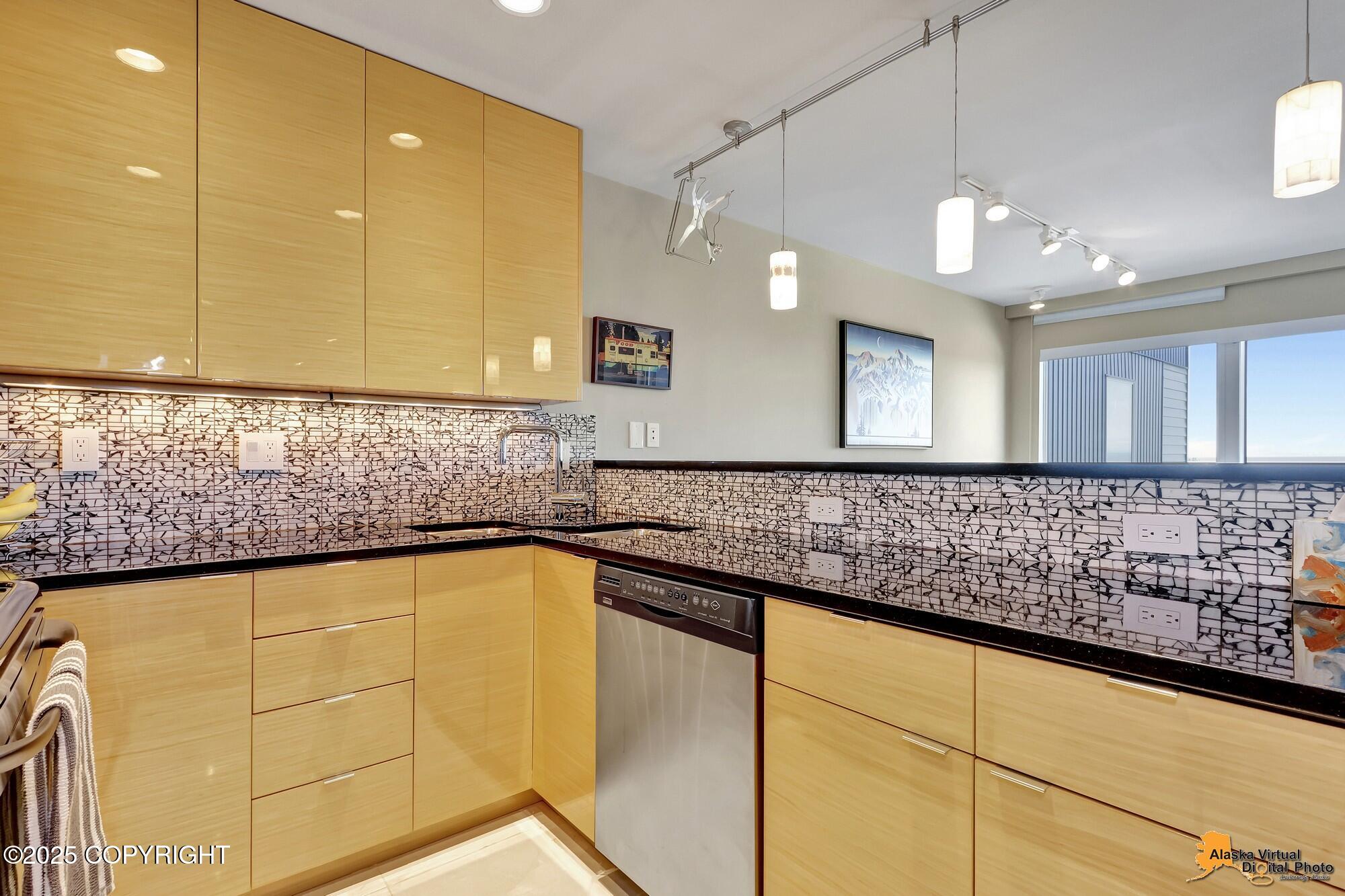 1130 W 6th Avenue # 2 Unit: #2