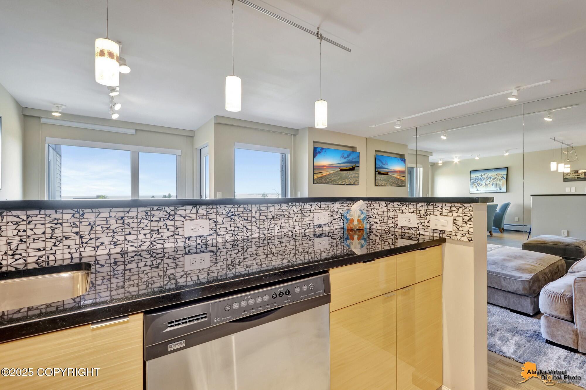 1130 W 6th Avenue # 2 Unit: #2