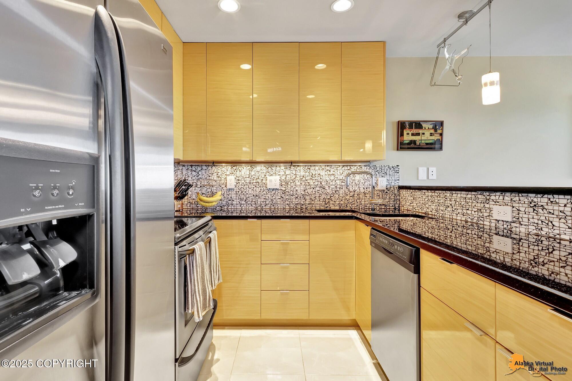 1130 W 6th Avenue # 2 Unit: #2