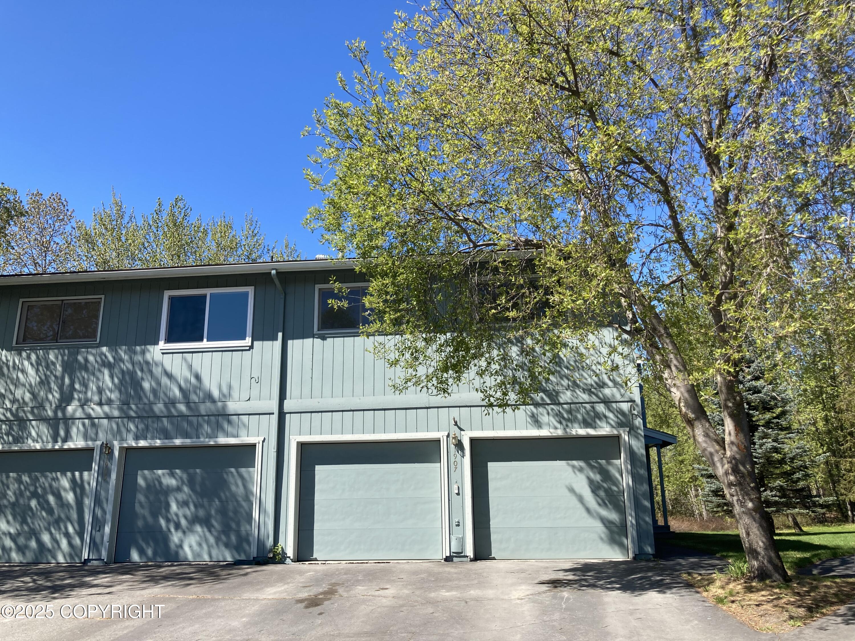 1907 Parkview Circle