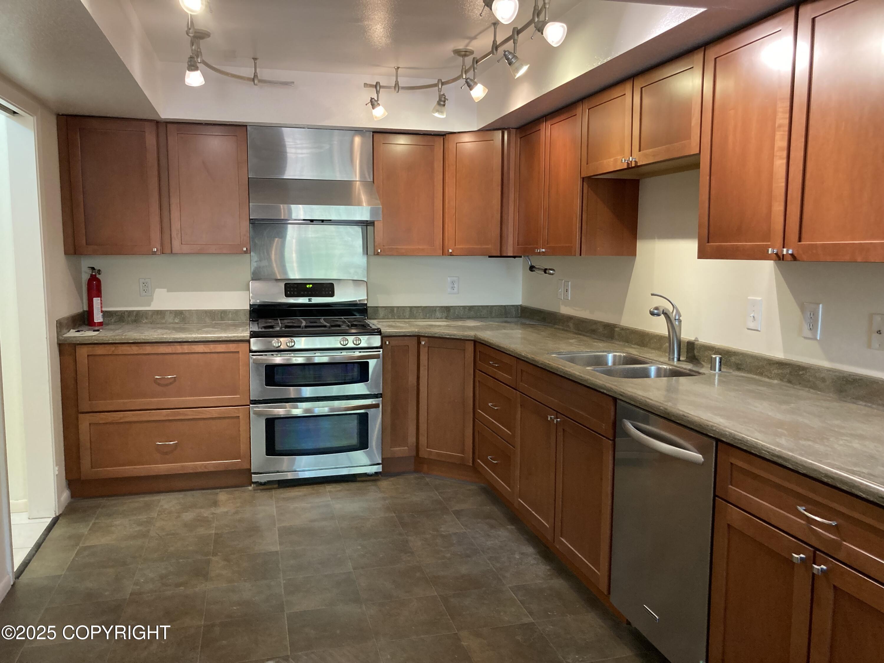 1907 Parkview Circle