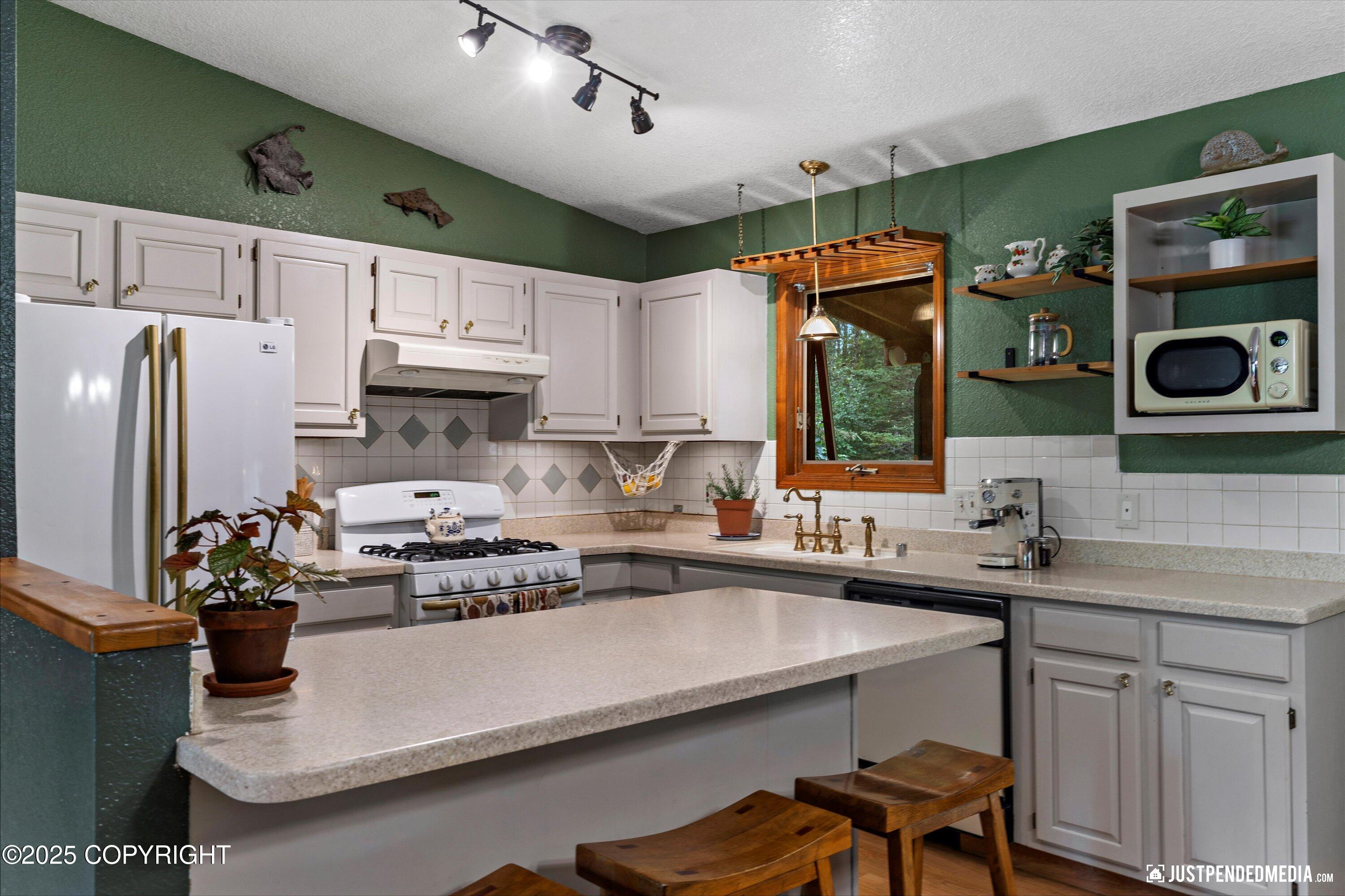 5090 W Clarion Avenue