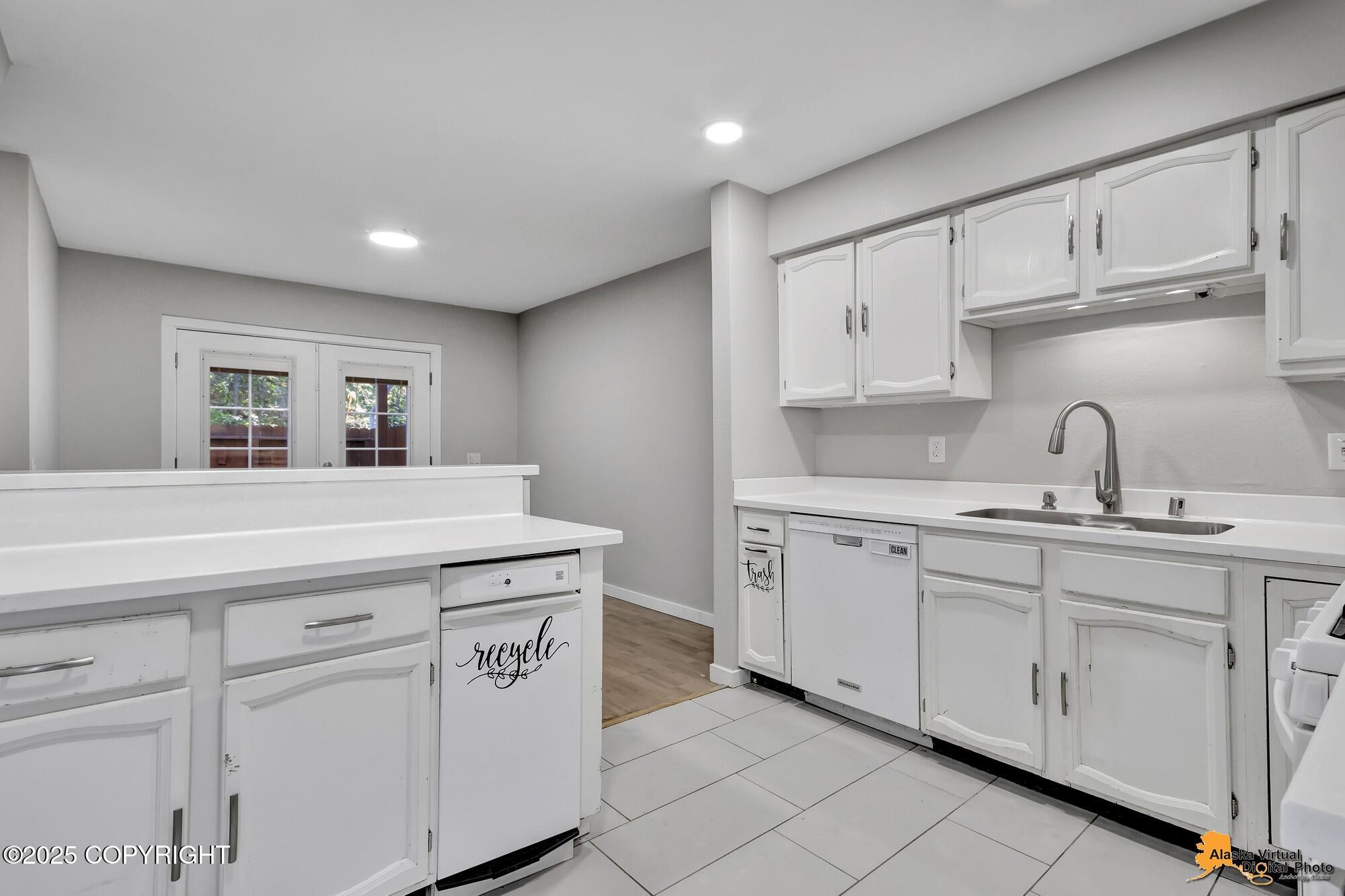 2215 Sunburst Circle